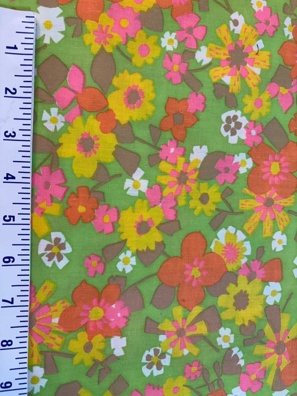 2.5 yds retro vintage fabric Flower power Brady bunch