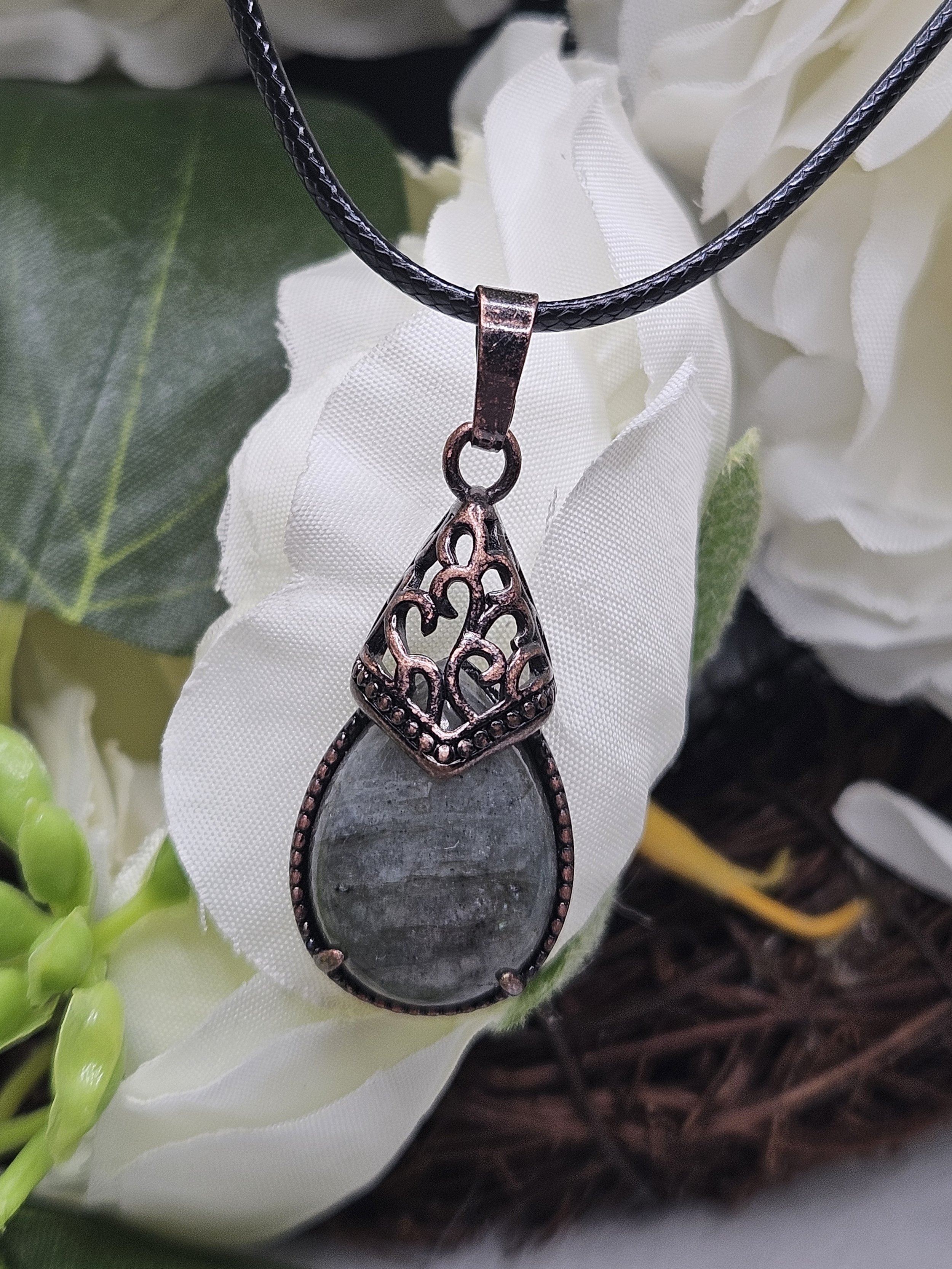 Light Flash Labradorite Teardrop, Copper with Vintage Design