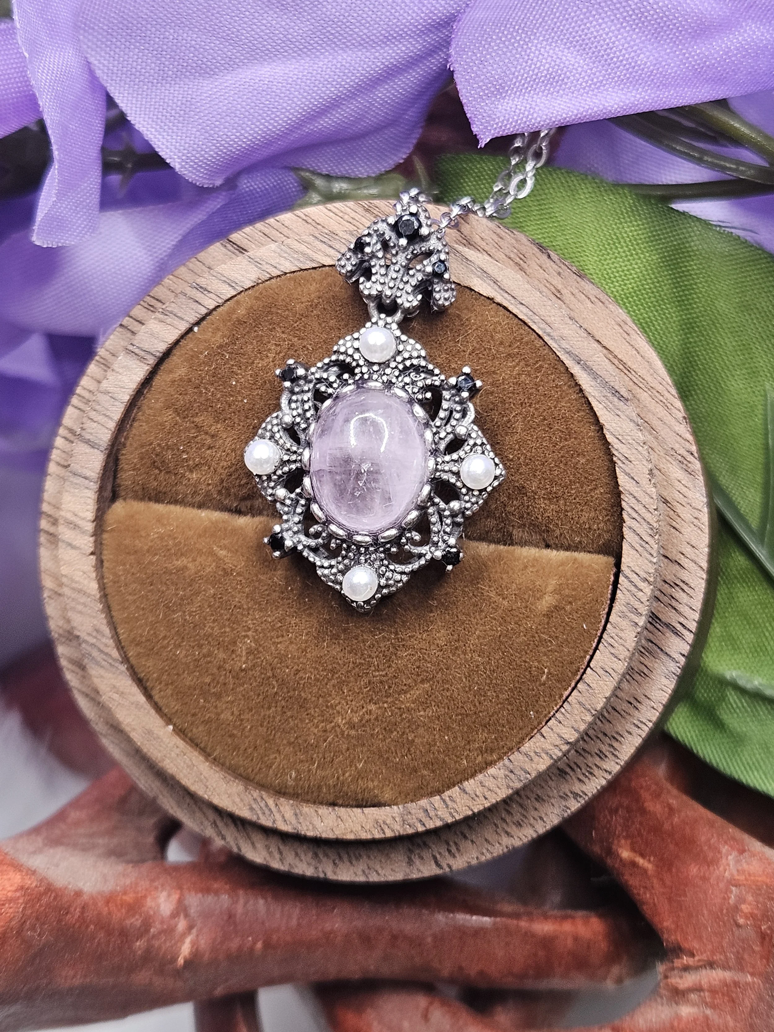 Vintage Art Deco style s925 pendant, with Rose Quartz
