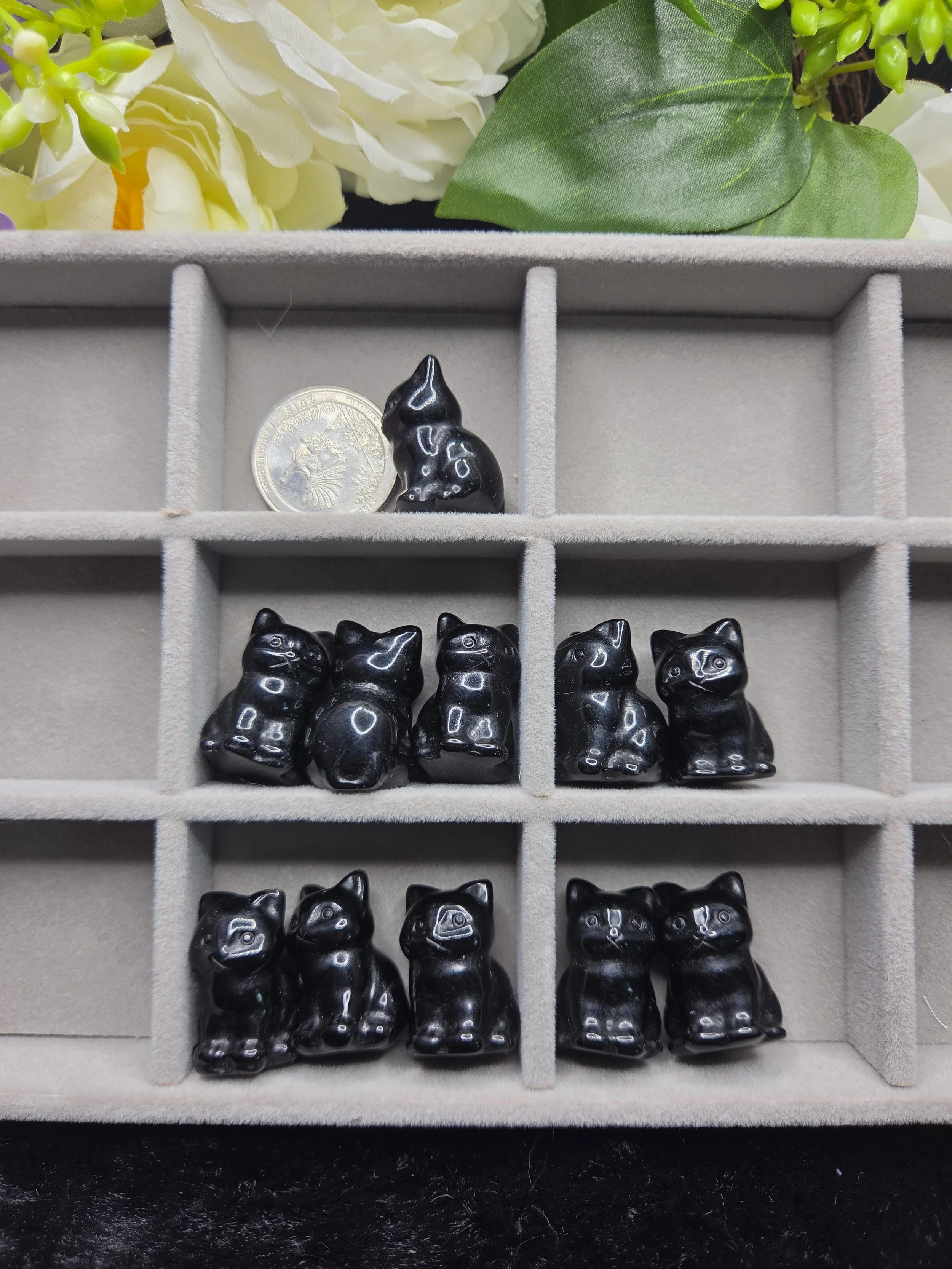 Random Pick Mini Familiars - Obsidian Cats