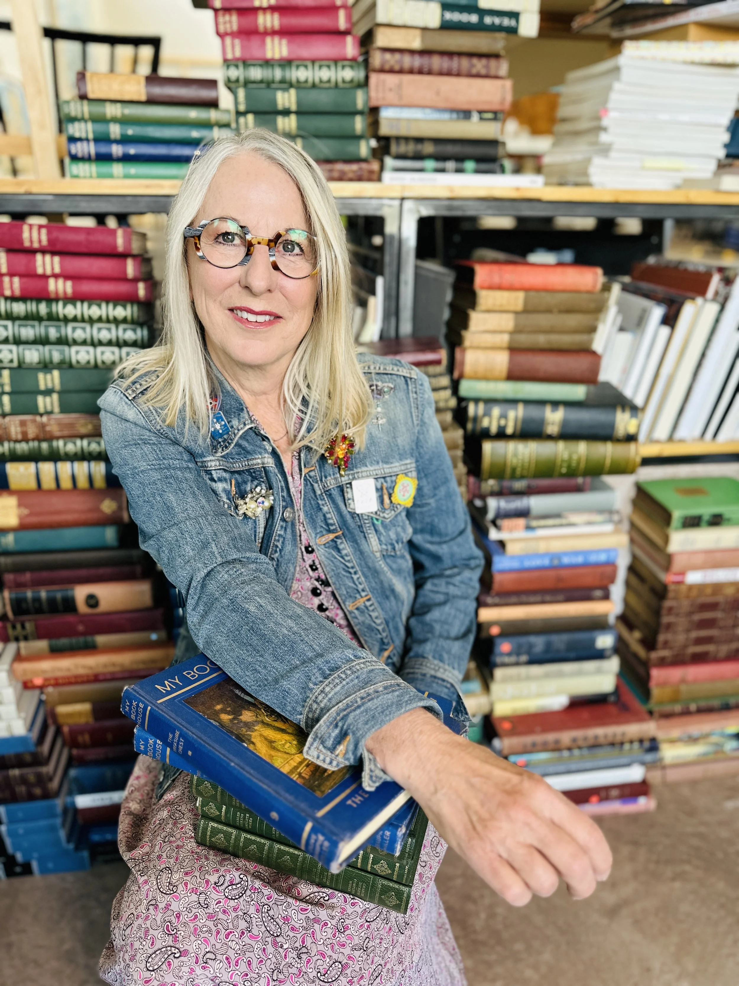 Rivers_Kate_surrounded by books - Kate Rivers.jpg