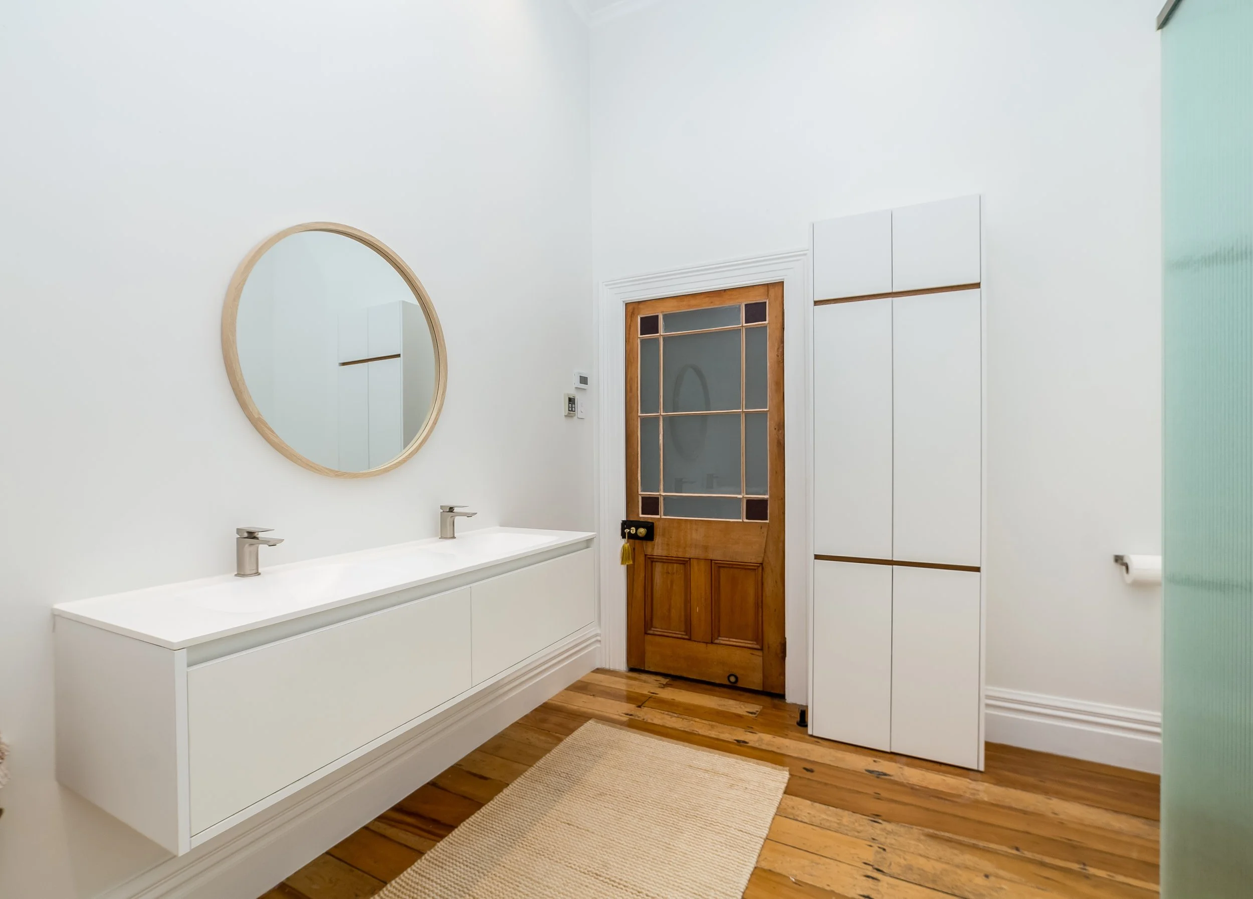 10 Main Bathroom 2 44 Kitchener St.jpg