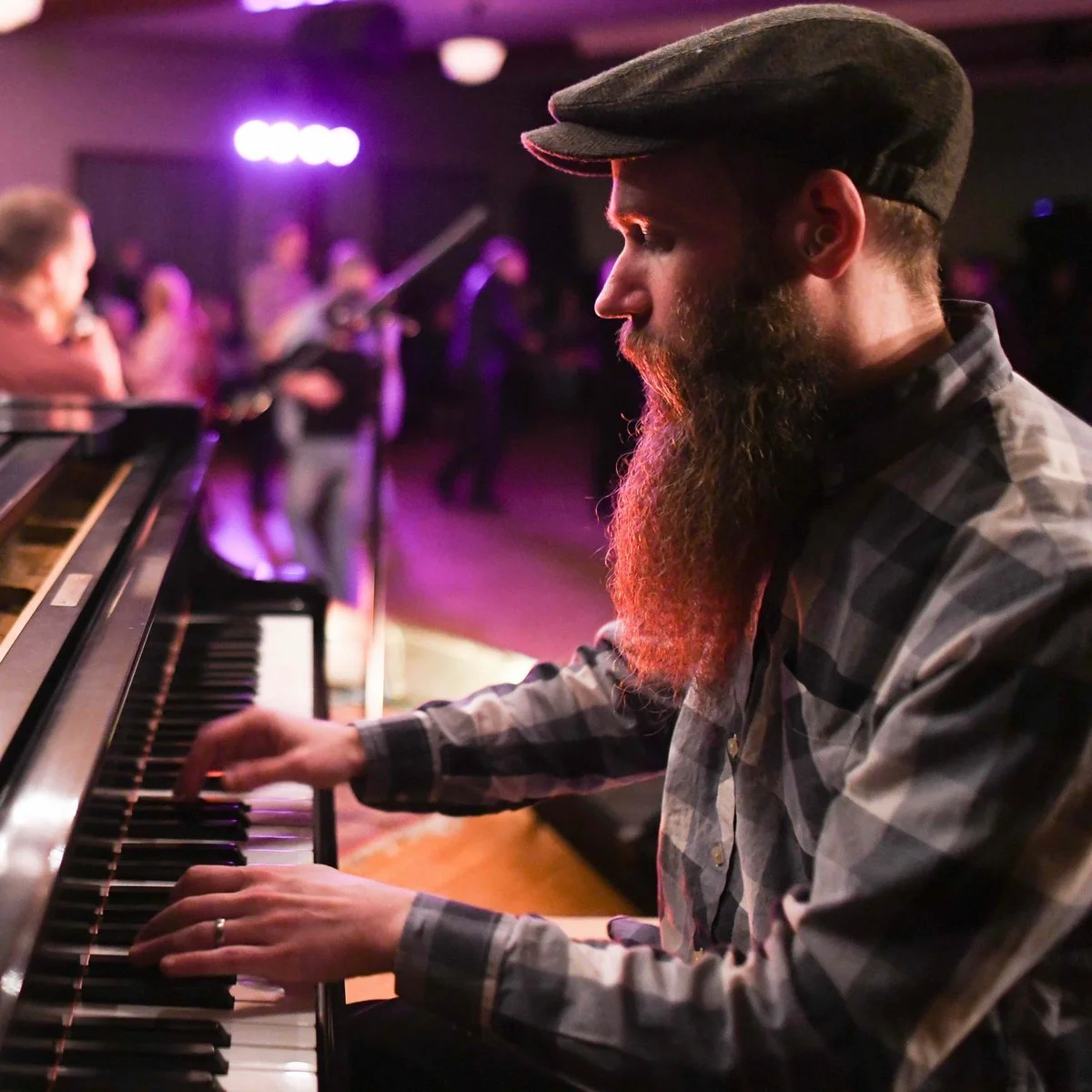 Live Music: Mike Effenberger