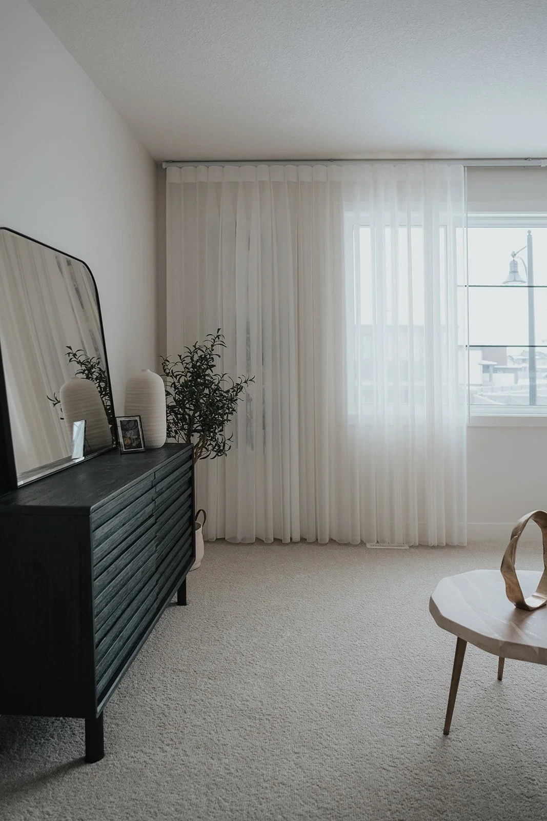 Upgrade your living space with cozy textures and modern blind designs custom-fit to your Edmonton home.
