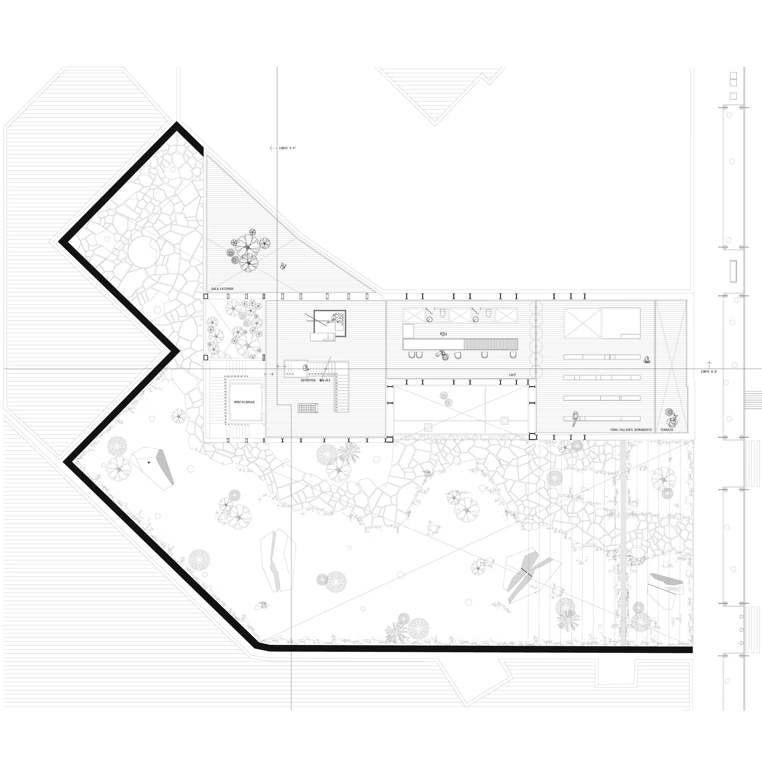 Plano arquitectónico de un espacio exterior con áreas verdes, caminos de piedra, zonas de descanso y una estructura central, con detalles de mobiliario y plantas.