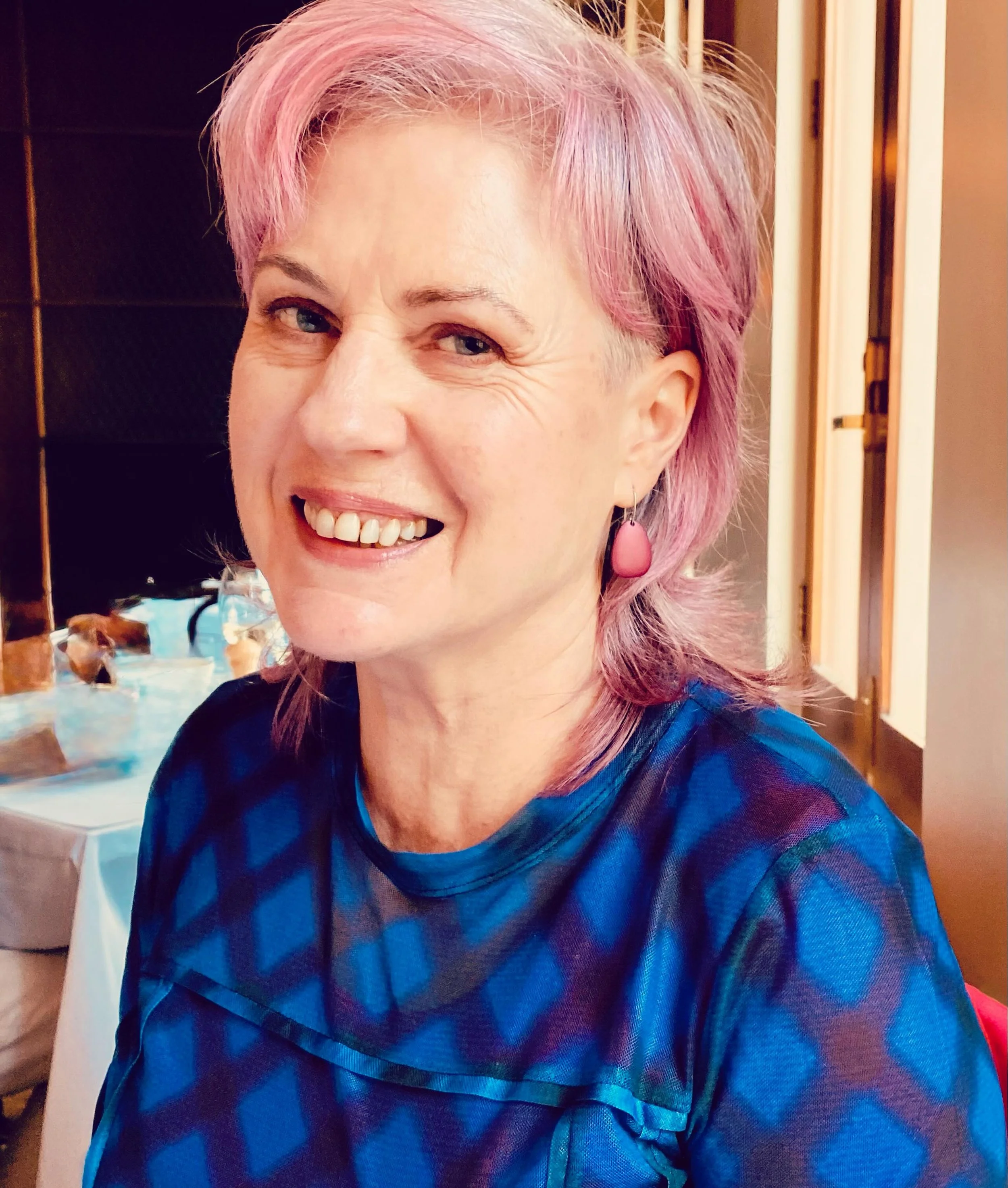 I lunched with a friend yesterday for his birthday and was thrilled to wear my second pair of @kalinowski_jewellery earrings! I&rsquo;ve enjoyed my red pair for a number of years now and I&rsquo;m very happy to have added to my collection.

If you ar