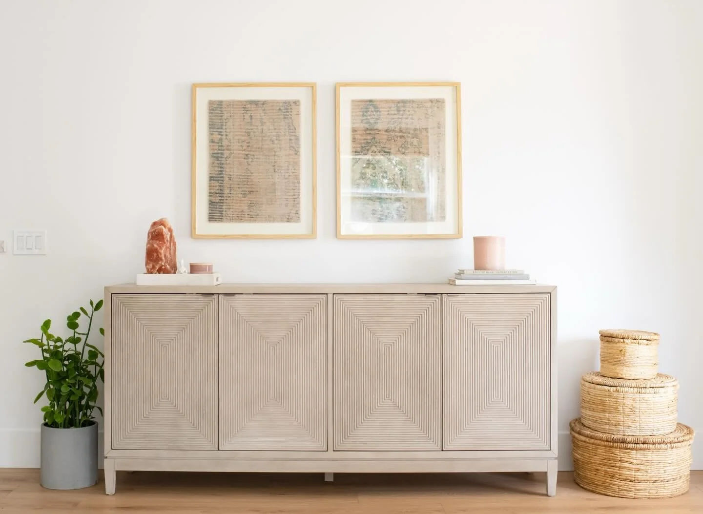 Sometimes the most peaceful spaces are the ones with room to breathe.

Want a space that feels this serene? Let&rsquo;s design it together. ✨

#arizonarealestate
#azrealestate
#azinteriordesign