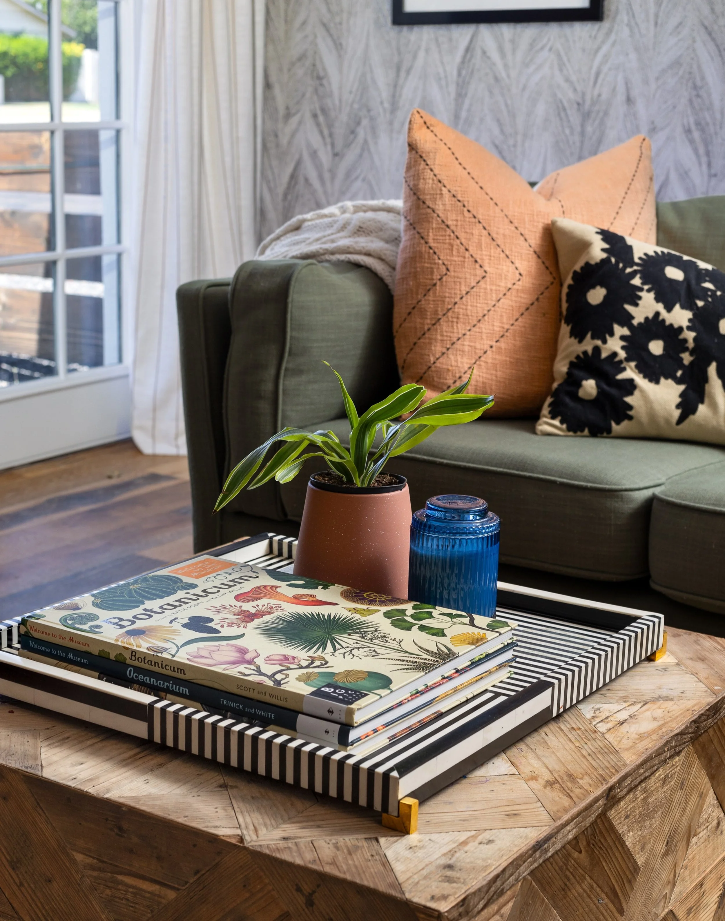 Good design doesn&rsquo;t have to feel perfectly matched. Typically the  most beautiful spaces are the ones that feel collected over time.

#arizonarealestate 
#azrealestate 
#azinteriordesign