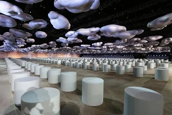 dam-images-set-design-marc-jacobs-marc-jacobs-cloud-sets-01.jpeg