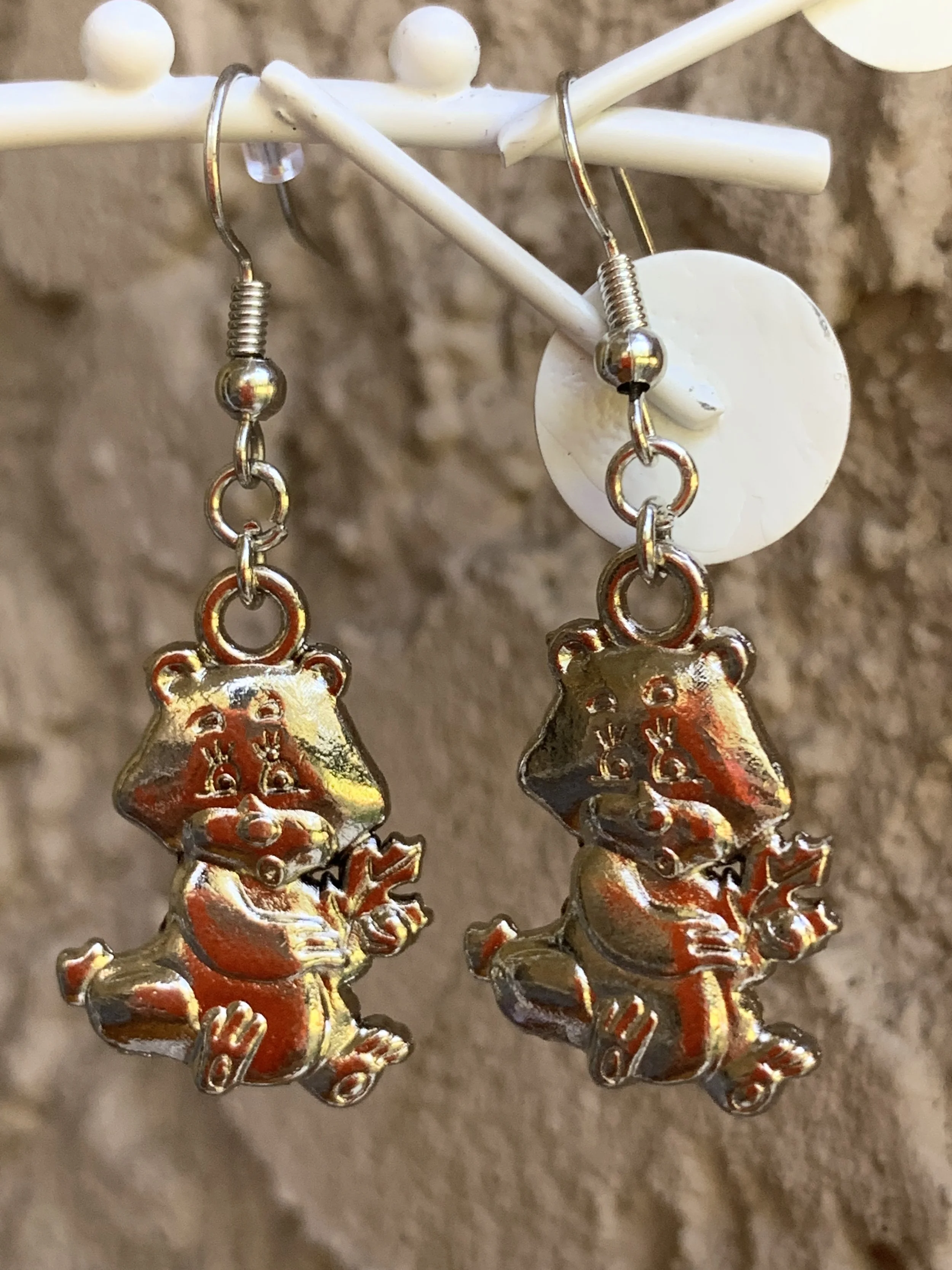 Silver Beaver & leaf.JPG