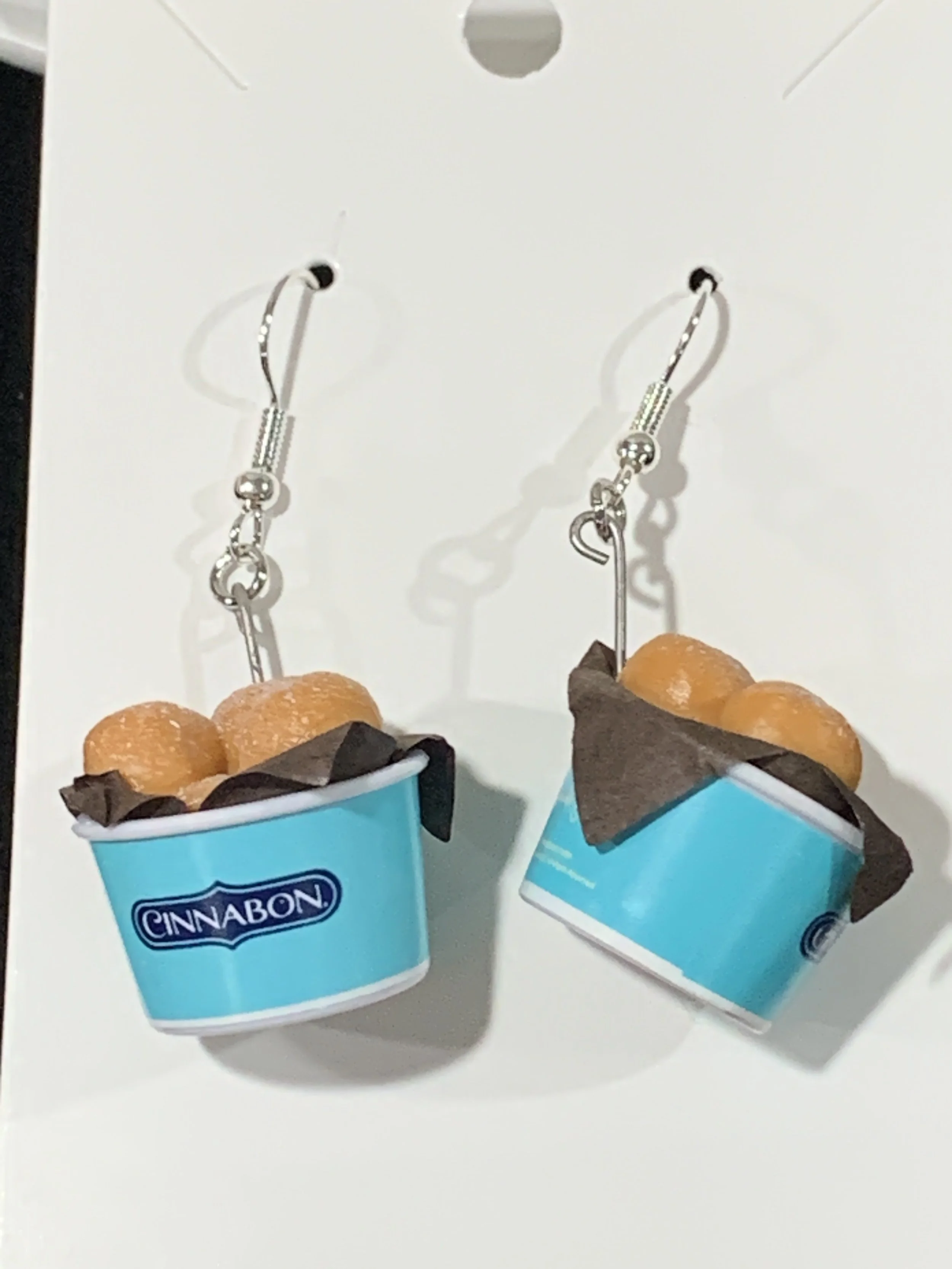 Cinnabon cinnamion buns.JPG