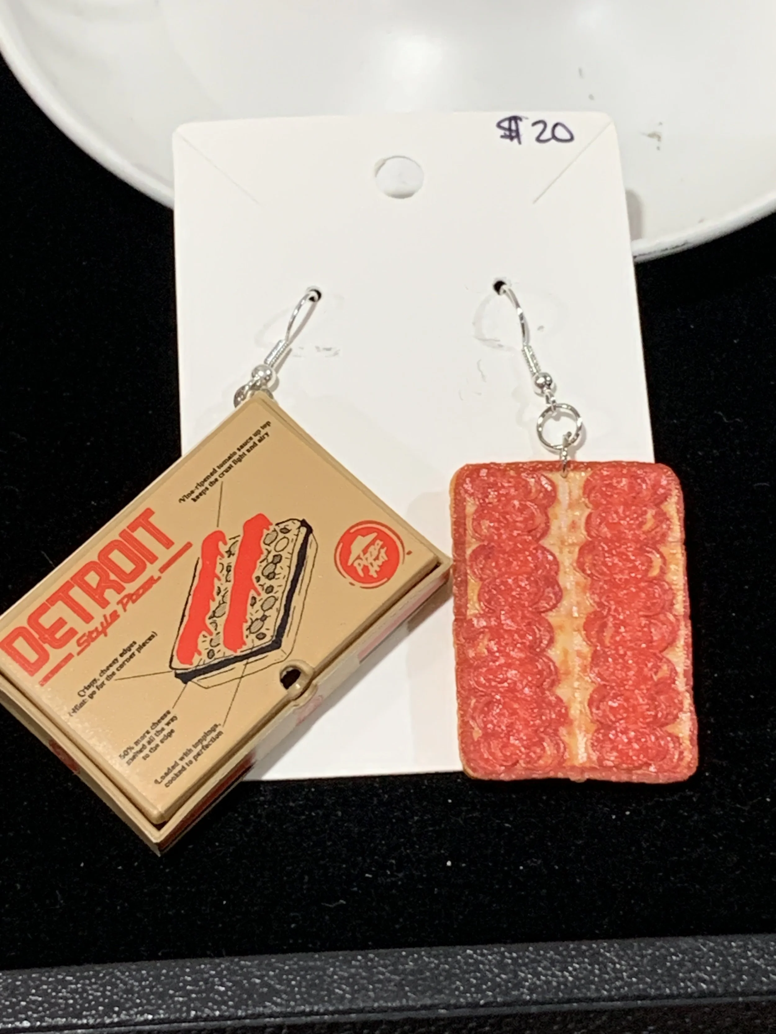 Pizza Hut Detroit pepperon pizza closed.JPG