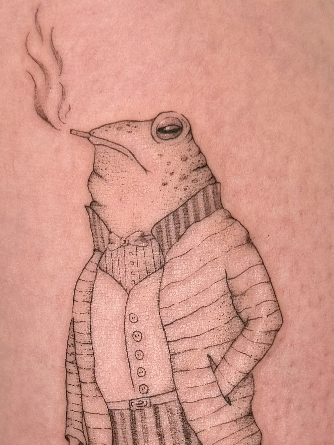 swipe for more frog pics (and toad)

super duper loved doing this one, done in about 1.5 hours, less than it took to draw🤪 also check 7 months frog and toad, more silly animals pls!!!

#alaskatattoos #finelinetattoos #tattooartist