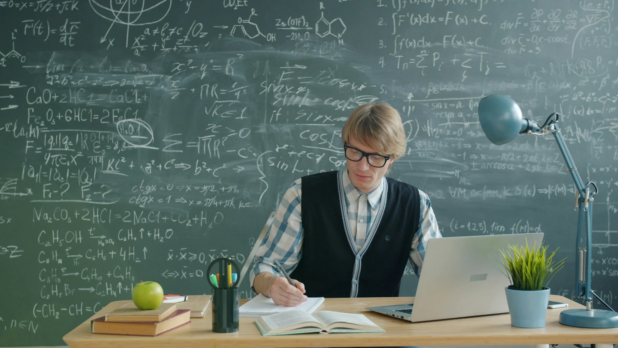 How University Benefits Influence Academic Retirement Planning