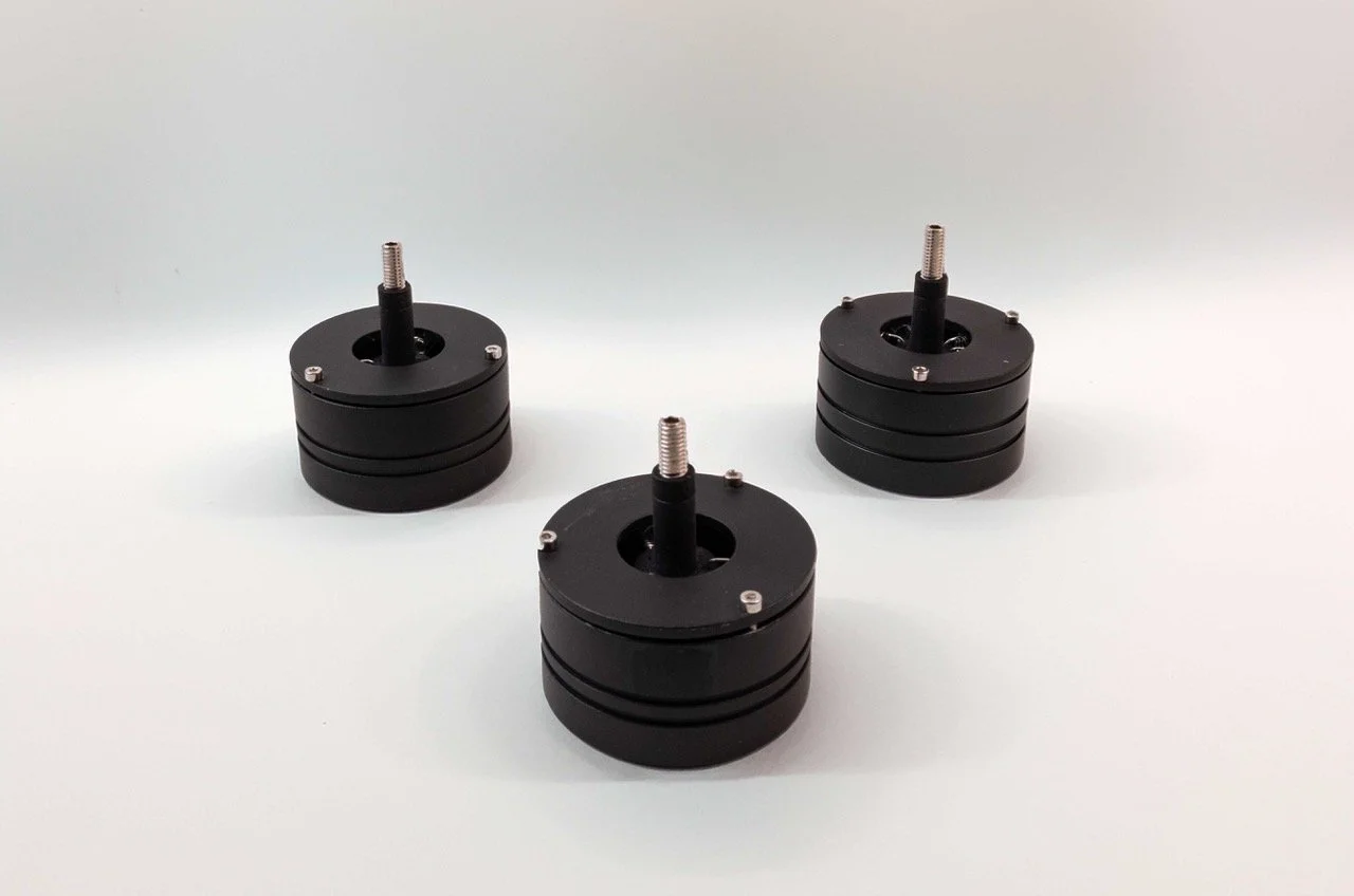 Boing turntable isolation feet