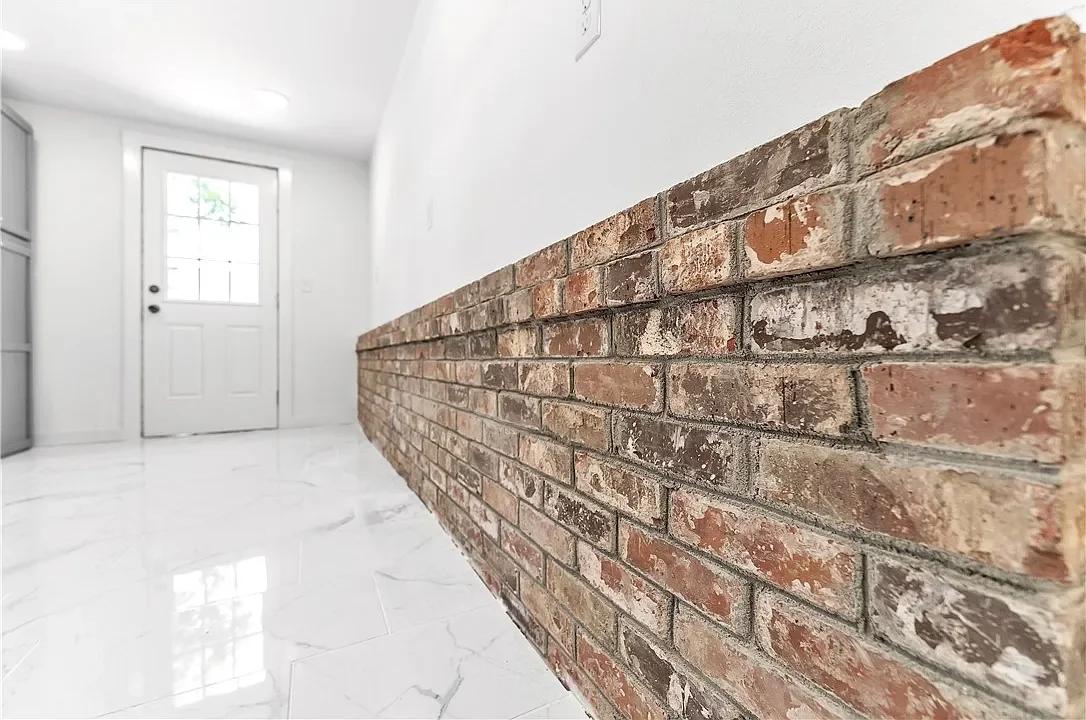 4082ndAveKitchenBrick.webp
