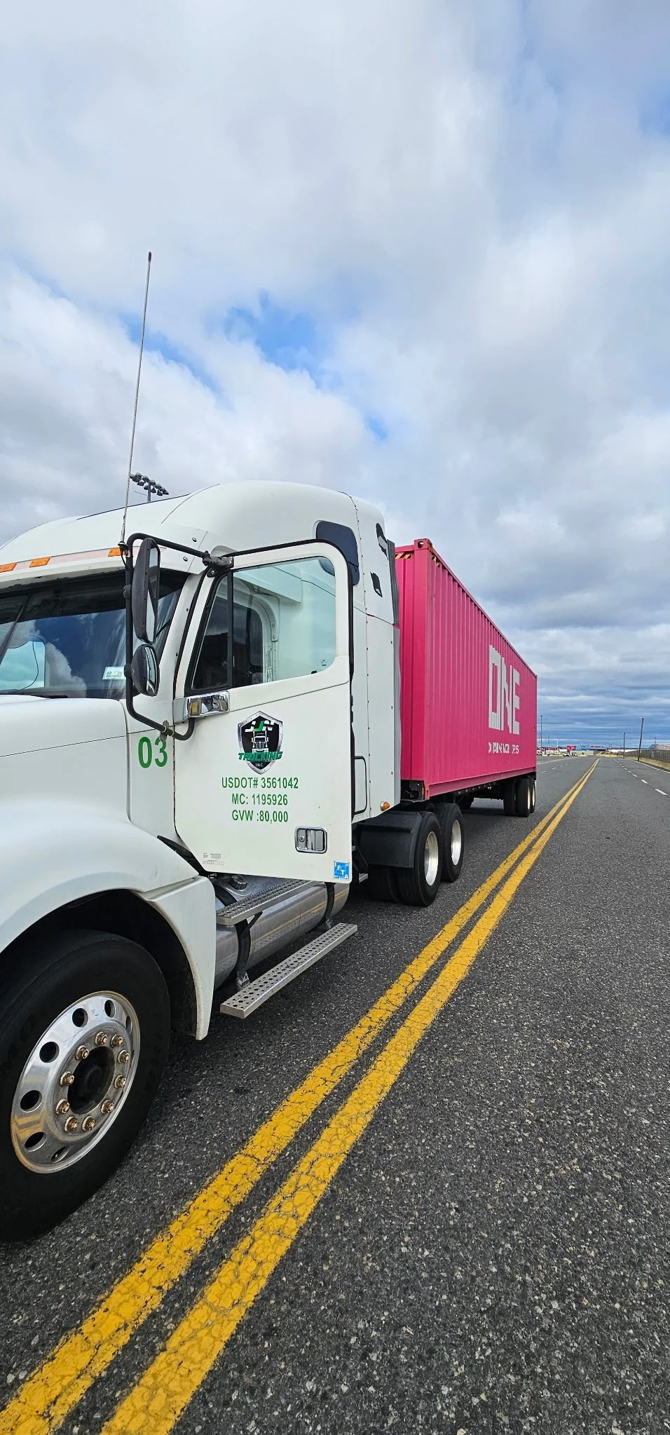 FREIGHTLINER ONE CONT.jpg