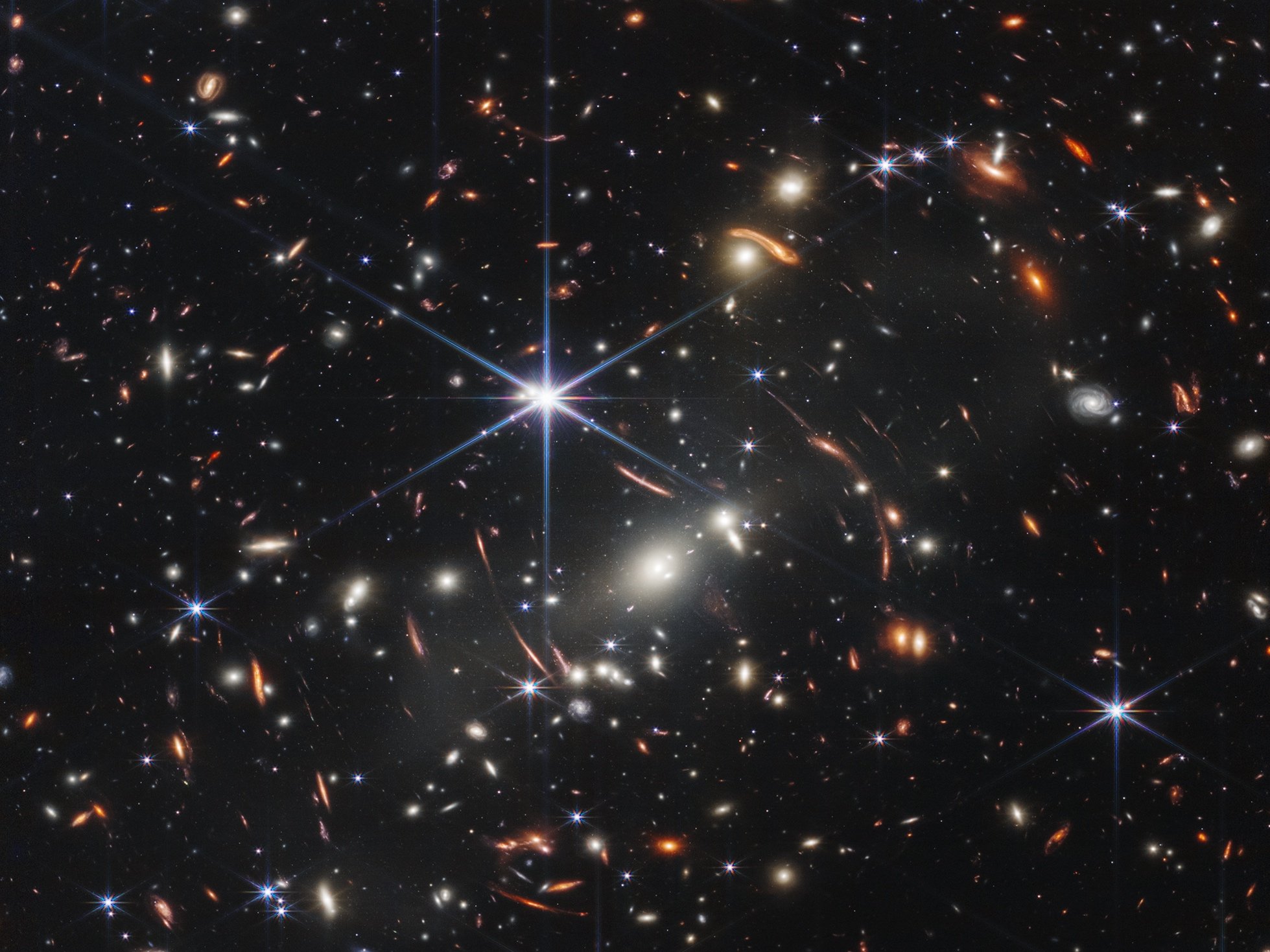 多くの銀河と星が散らばる宇宙の様子を捉えた画像