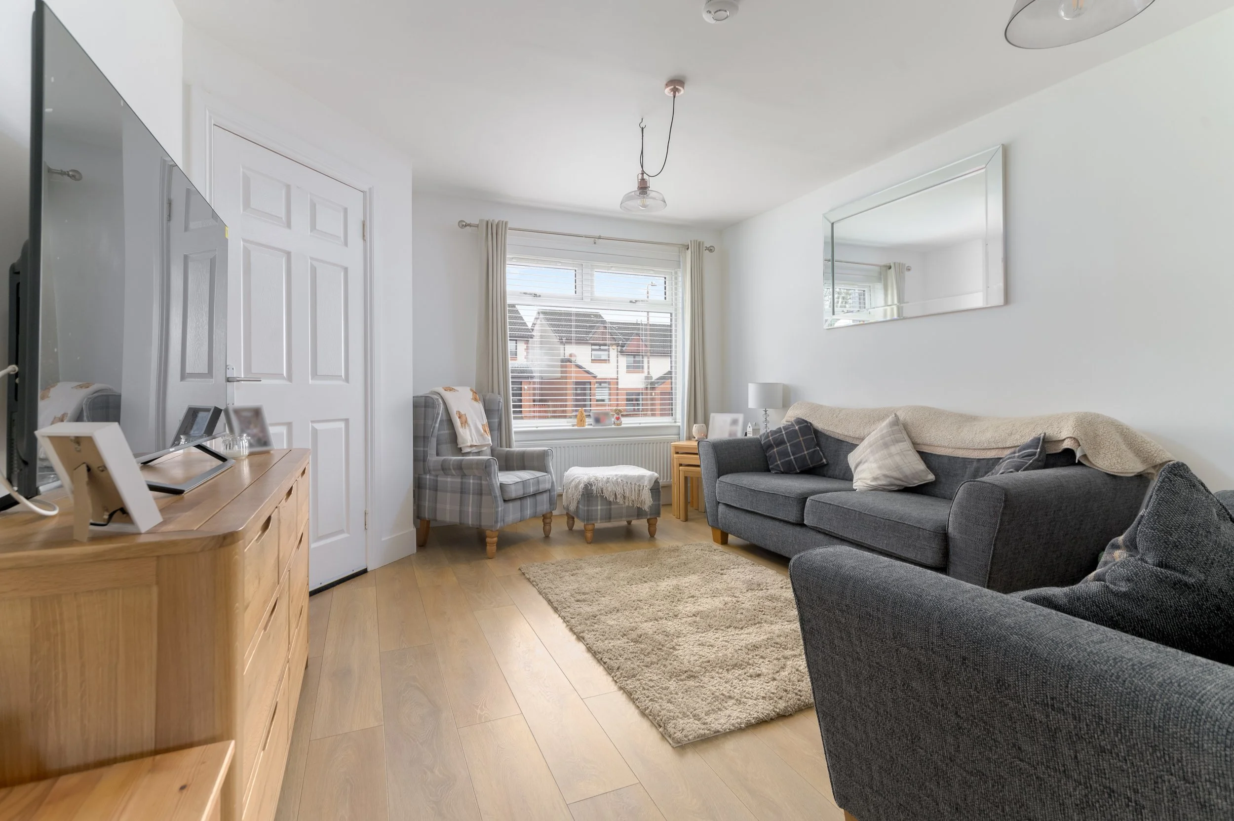 Contemporary living room professionally photographed for estate agents in Fife – ideal for showcasing starter homes and family properties in areas like Dunfermline, Kirkcaldy, and Glenrothes. Clean lines, natural light, and a styled layout help listi
