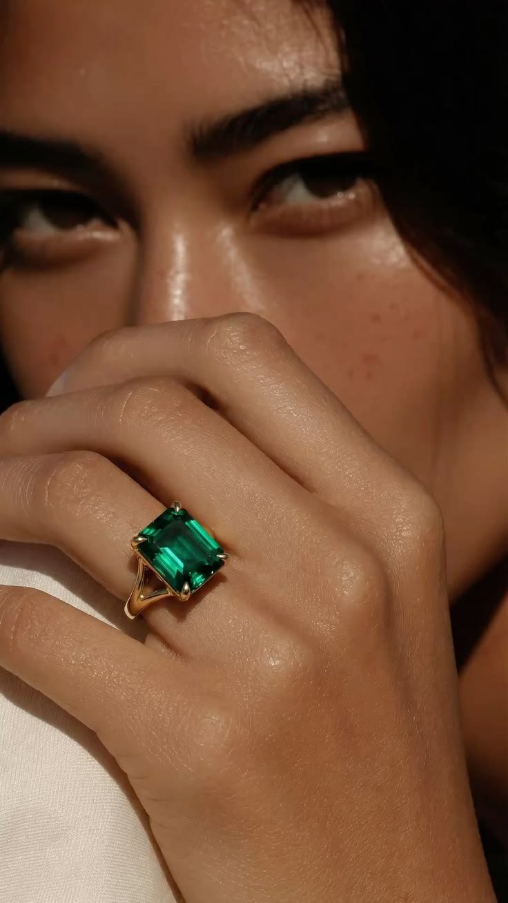 The Complete Guide to the 4Cs for Colombian Emeralds 