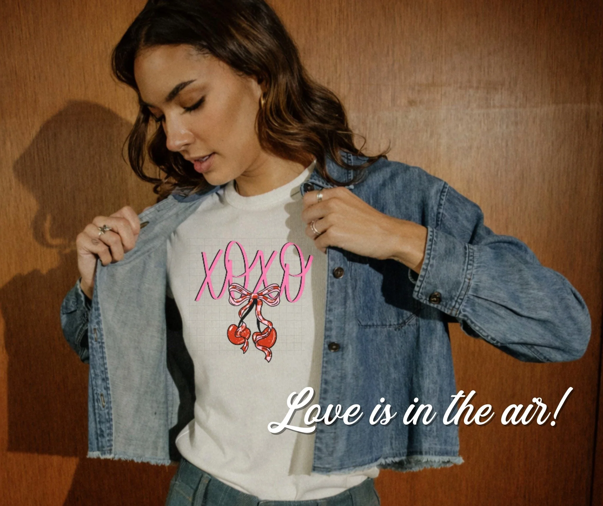 XO, bows, and all the Valentine vibes&mdash;this graphic tee is made for everyday wear with a little extra love stitched in. Whether you&rsquo;re styling it solo or layering it up, it&rsquo;s the perfect mix of cute + comfy.

✨ SPECIAL RUNNING DEAL ✨