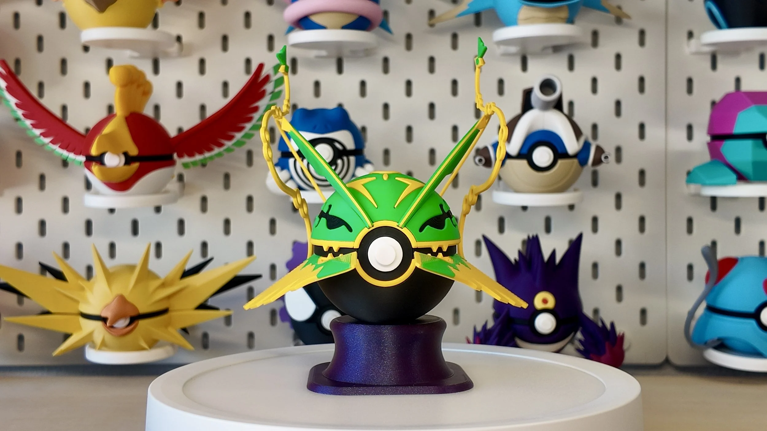 Pokémon-Inspired 3D Printed Poké Ball – Mega Rayquaza