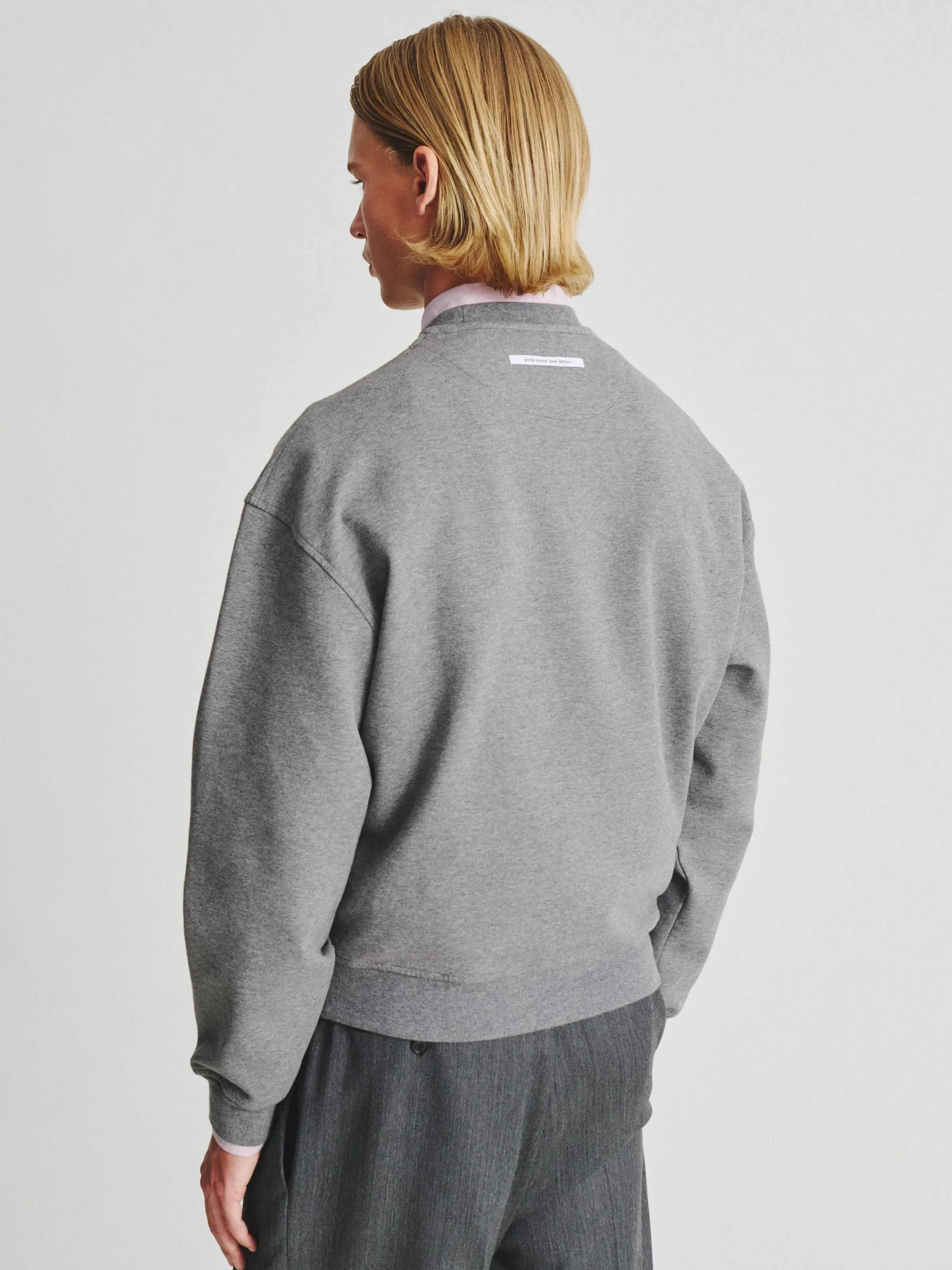 Jersey_01__Grey__02.jpg.webp