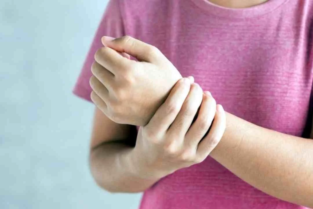 Thumb &amp; Wrist Pain: Understanding De Quervain's Tenosynovitis