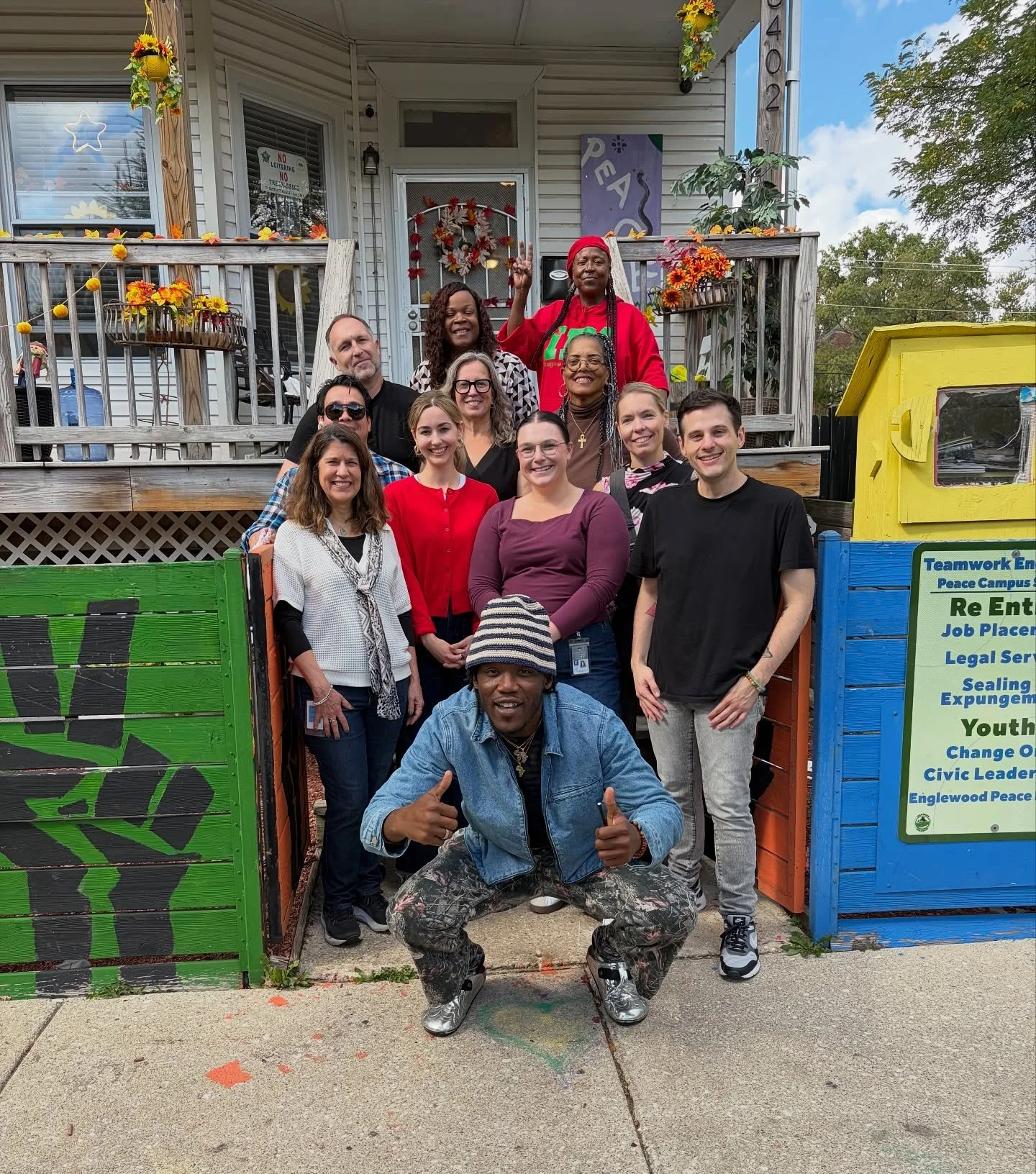 Yesterday, the AMA Foundation team packed food for delivery with @imagineenglewoodif, supporting neighbors in the Greater Englewood community. Thanks to their wonderful team for welcoming us to the Peace Campus!💚