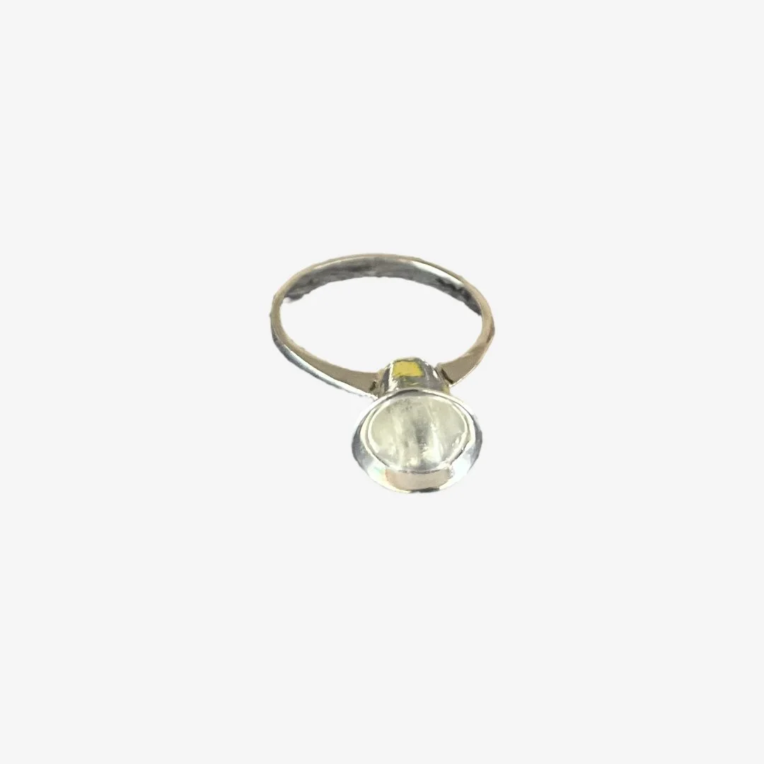 Silverring med trumpet.
