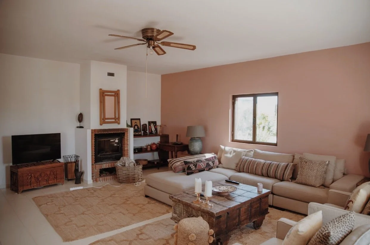 Bright and inviting lounge area in Quinta do Rei holiday home.