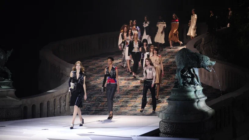 Louis Vuitton Cruise 2026: The Palais des Papes in Avignon Becomes an Iconic Fashion Stage