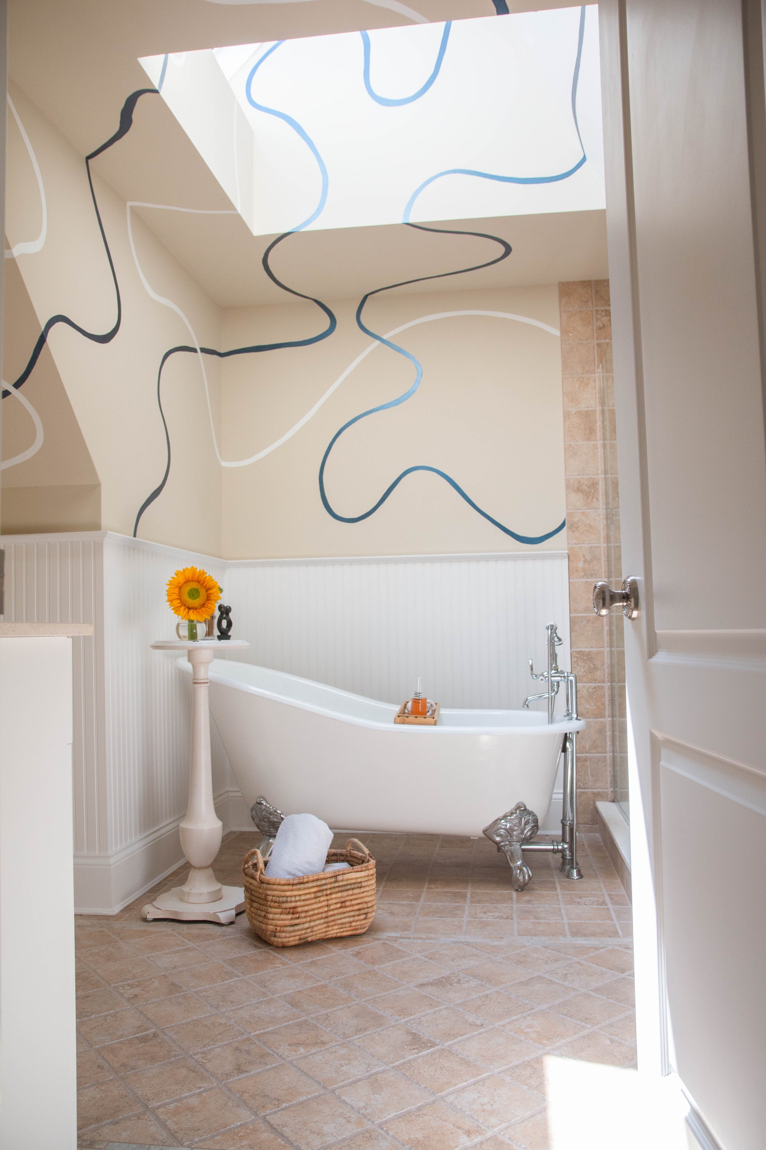 Linear Hamptons Bathroom