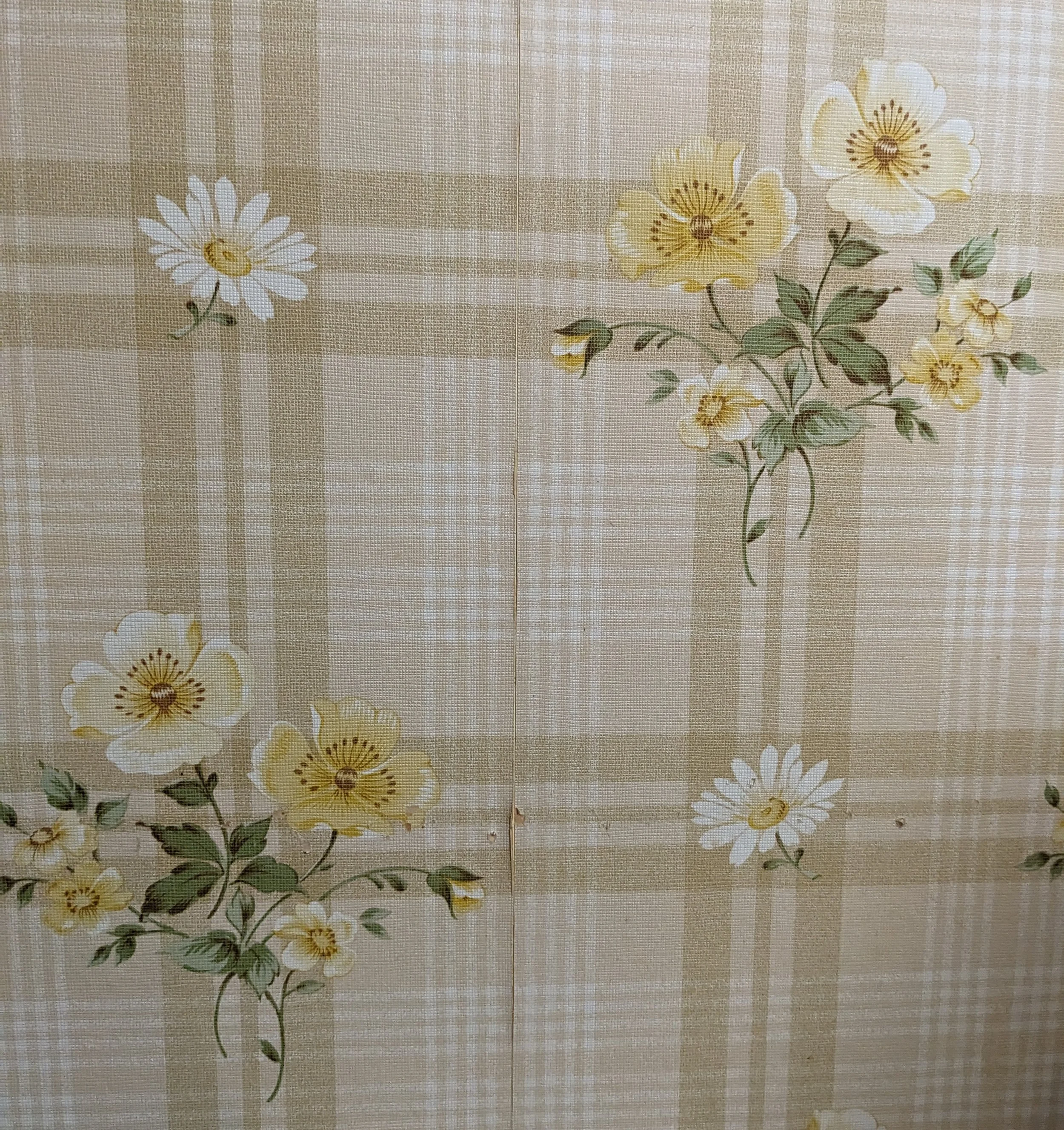 Beautiful 1960s wallpaper from the home of this deceased estate. Thoughtful Spaces Decluttering. Violet Town, Yarrawonga, Wangaratta, Wodonga, Beechworth, Myrtleford, Bright.