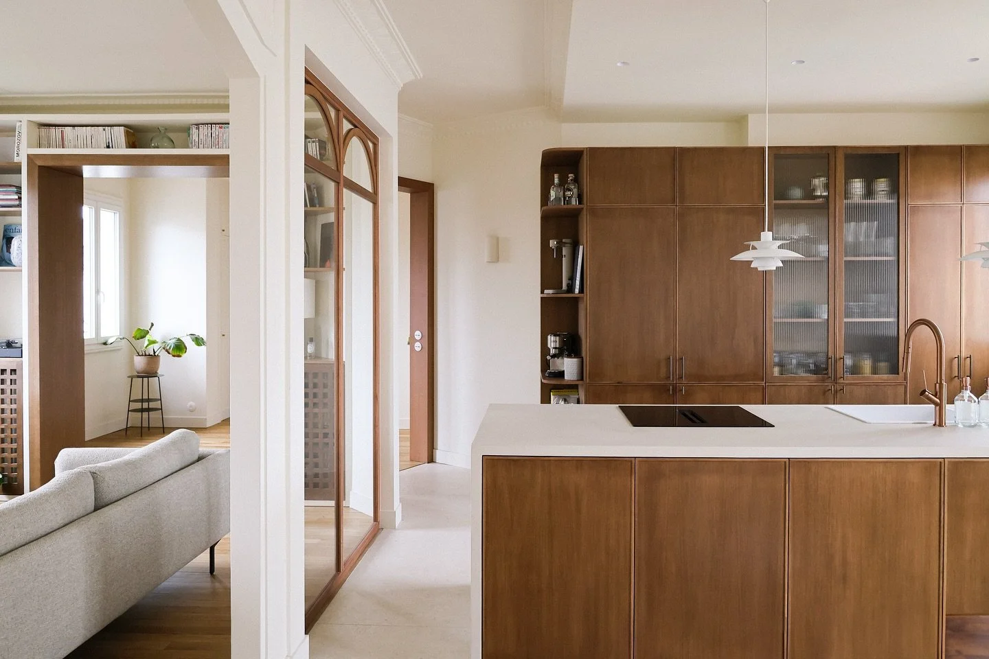 𝗣𝗥𝗢𝗝𝗘𝗧 𝗣𝗜𝗔 &bull; Swipe pour d&eacute;couvrir l&rsquo;avant ✨ 

Un appartement ancien au charme ind&eacute;niable, sublim&eacute; par une r&eacute;novation &agrave; l&rsquo;&eacute;criture contemporaine. 

Anciennement cloisonn&eacute;e, la 