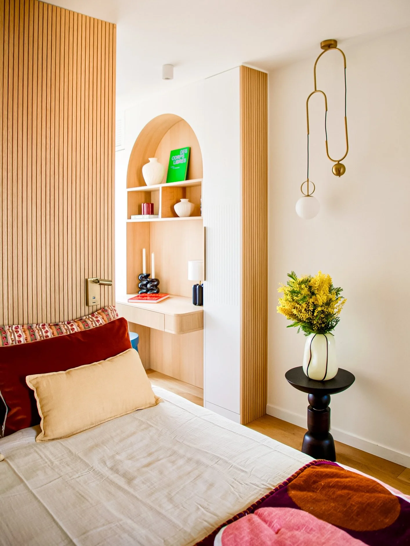 𝗔𝗳𝘁𝗲𝗿 &bull; 𝗕𝗲𝗳𝗼𝗿𝗲 ✨

Retour sur un de nos projets coup de c&oelig;ur 🖤: transformer ce couloir menant &agrave; la terrasse en un v&eacute;ritable espace &agrave; vivre.

💡 Optimisation au maximum:
Un coin bureau discret mais inspirant,