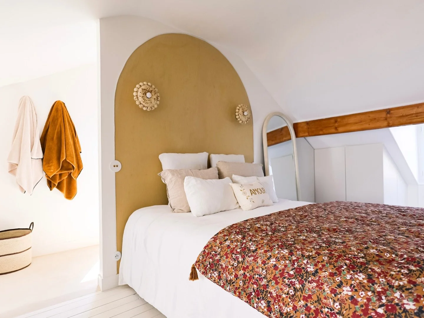 Projet APA ✨

𝙎𝙬𝙞𝙥𝙚 𝙥𝙤𝙪𝙧 𝙫𝙤𝙞𝙧 𝙡&rsquo;𝙖𝙫𝙖𝙣𝙩 

La maison APA prend un nouveau souffle, presque comme une maison de vacances cach&eacute;e au c&oelig;ur de la ville.

Les combles autrefois sombres et cloisonn&eacute;s accueillent d&e