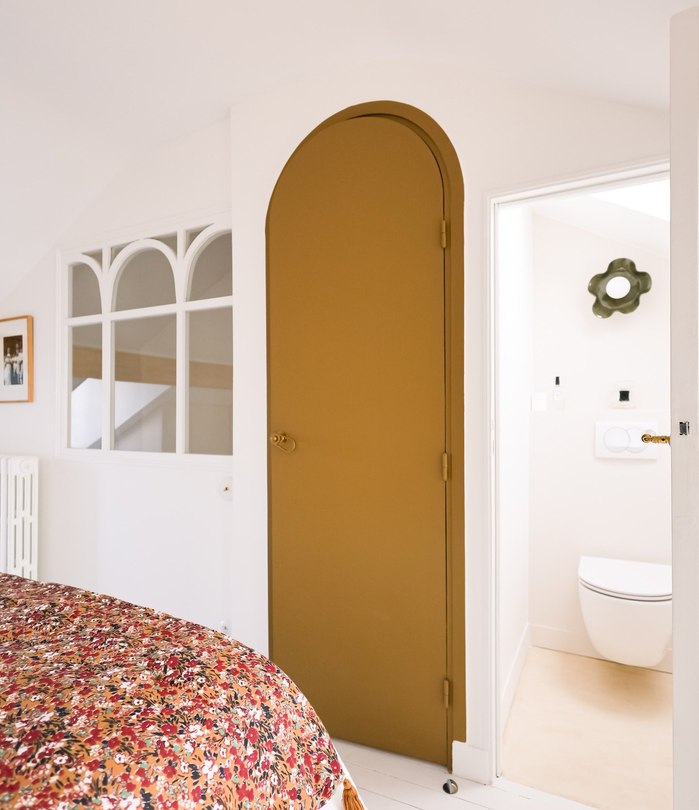 STORY TIME &bull; MAISON APA ✨

Apr&egrave;s / Avant 

Anciennement occup&eacute;e par la cage d&rsquo;escalier, la chambre r&eacute;cup&egrave;re aujourd&rsquo;hui de pr&eacute;cieux m&egrave;tres carr&eacute;s pour devenir un espace plus ouvert, pl