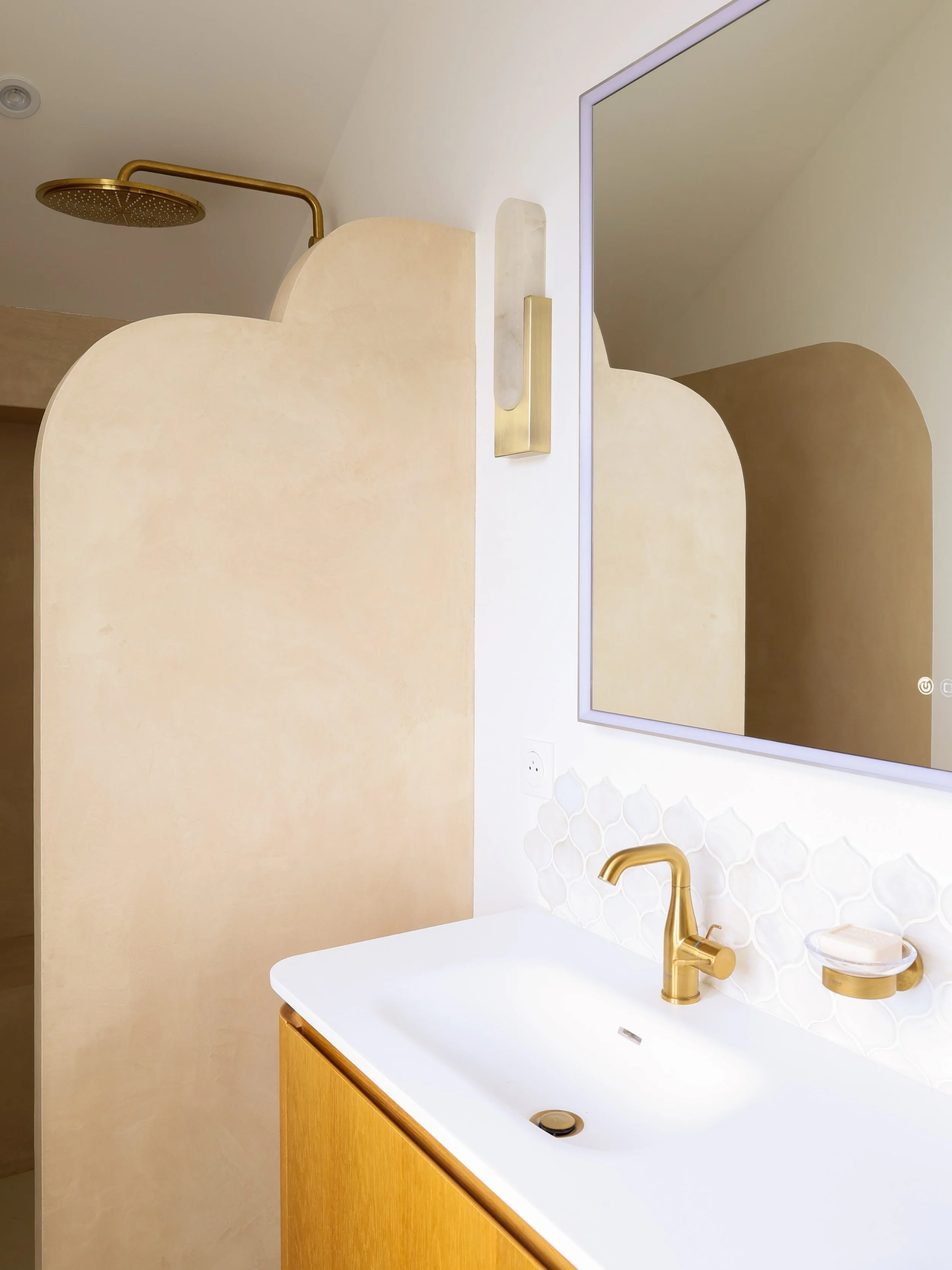 𝗣𝗥𝗢𝗝𝗘𝗧 𝗖𝗘𝗥𝗜𝗦𝗜𝗘𝗥𝗦 🍒 &bull; Suite parentale

D&rsquo;un espace sous combles peu exploit&eacute; &agrave; une v&eacute;ritable salle de douche parentale. 🤍

Double vasque, b&eacute;ton cir&eacute;, banquette int&eacute;gr&eacute;e et ni