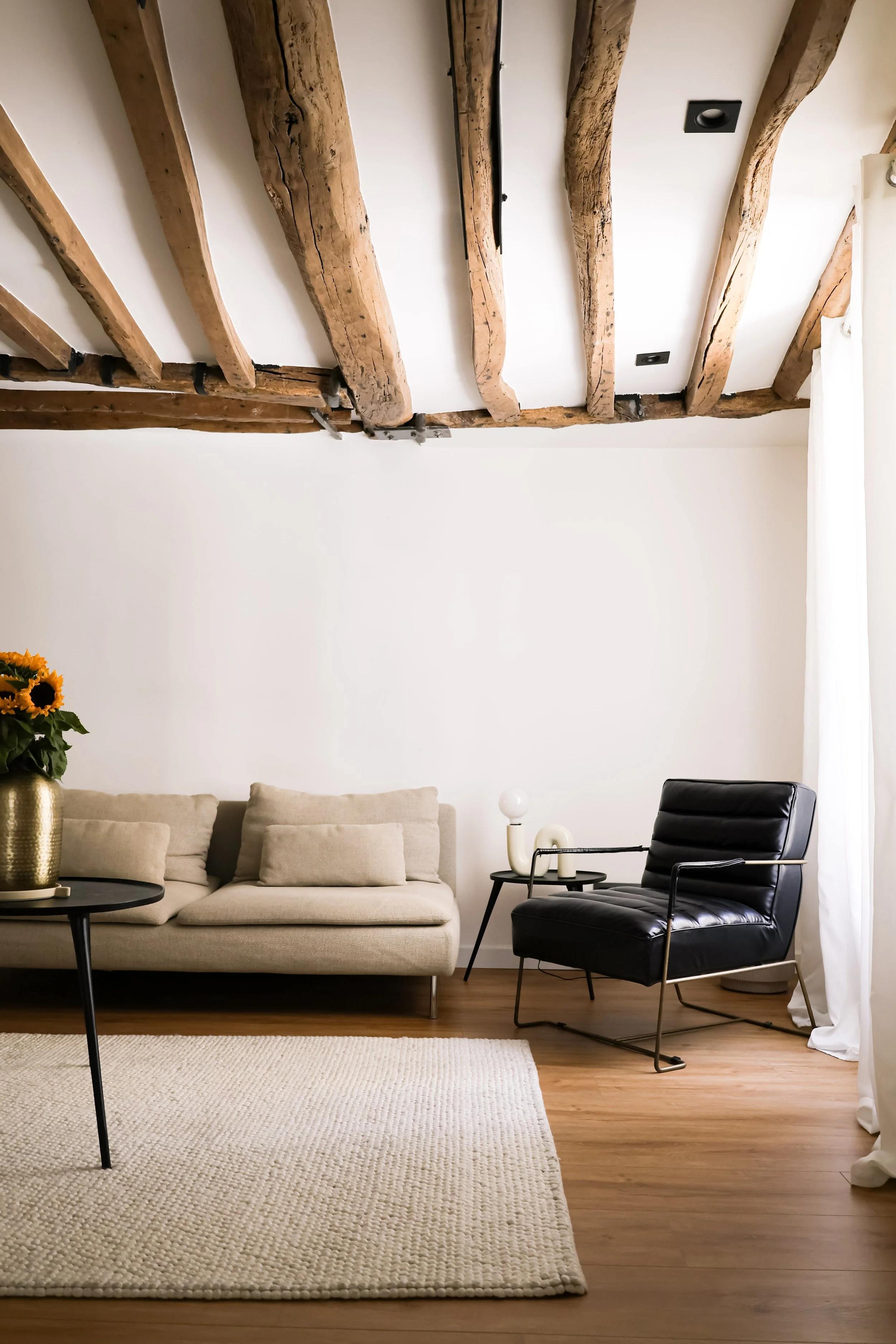 Architecture d’intérieur contemporaine minimaliste france : design sur mesure, décoration haut de gamme, gestion de chantier, conception.