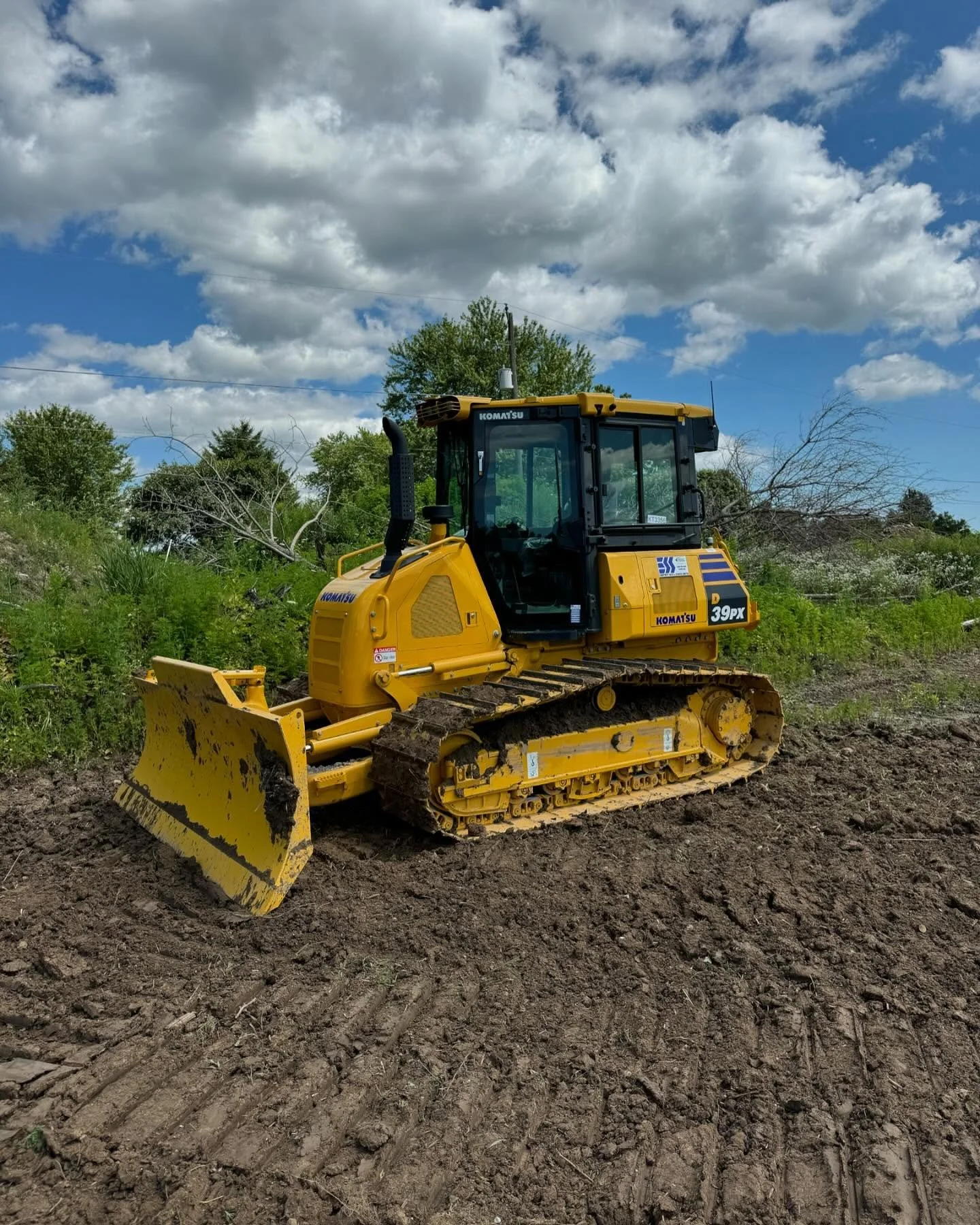 Well after a little hesitation to give a different brand a real shot, I have to say I was impressed with the quality and performance of the 170, as well as the new dealer experience. So, why not complete the set. #komatsu #komatsuexcavator #construct
