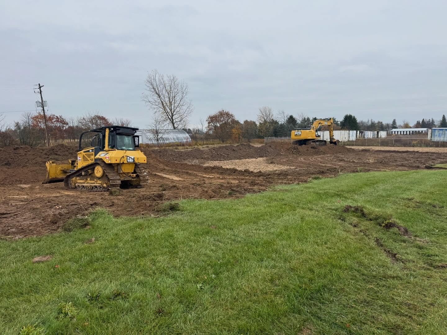 Progress continues on our 50,000 sq ft industrial warehouse project. From earthworks to perimeter security, we&rsquo;re handling the full scope&mdash; including removing and replacing the existing chain link fence with the help of our partner company