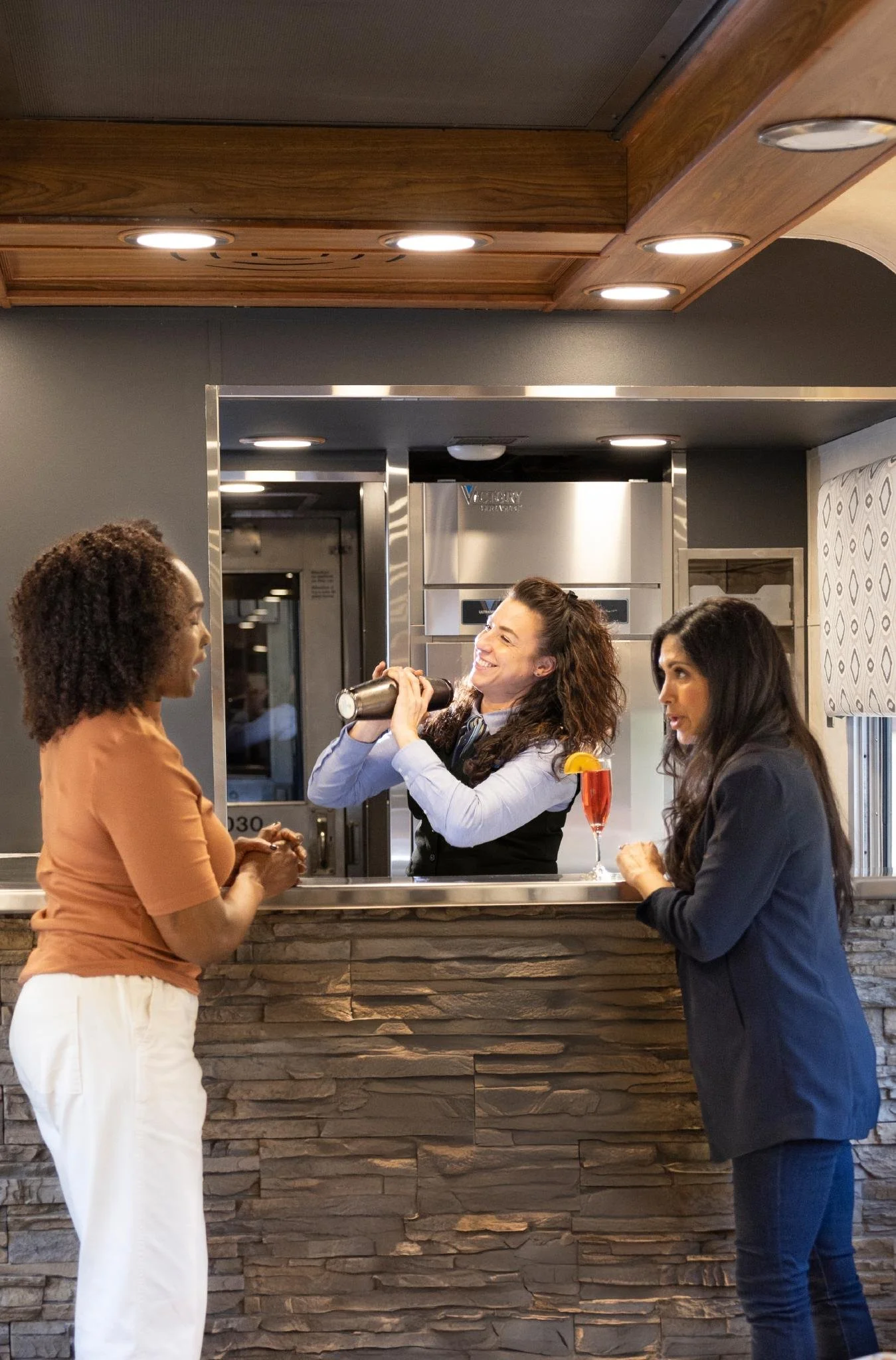 CS25_Onboard_Lounge Car.jpg