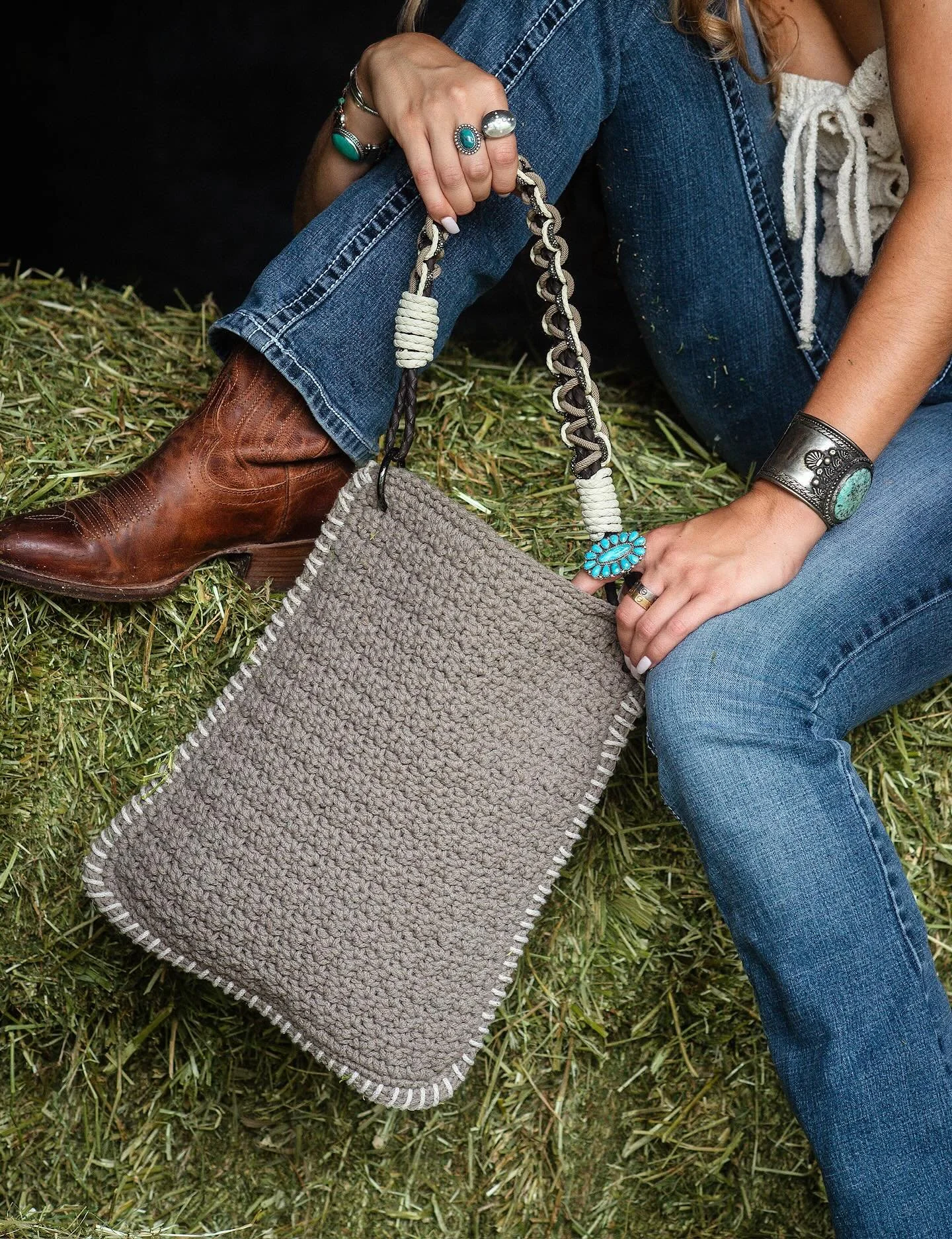 The Dakota a perfect blend of rustic and boho chic with a striking strap! 📸 @_andregabb  #roundtopantiquesweek #crochet #handmadewithlove❤️ #oneofakindbags #miami #keybiscayne #roundtopfashion #roundtopvintagemarket #leatherbag
