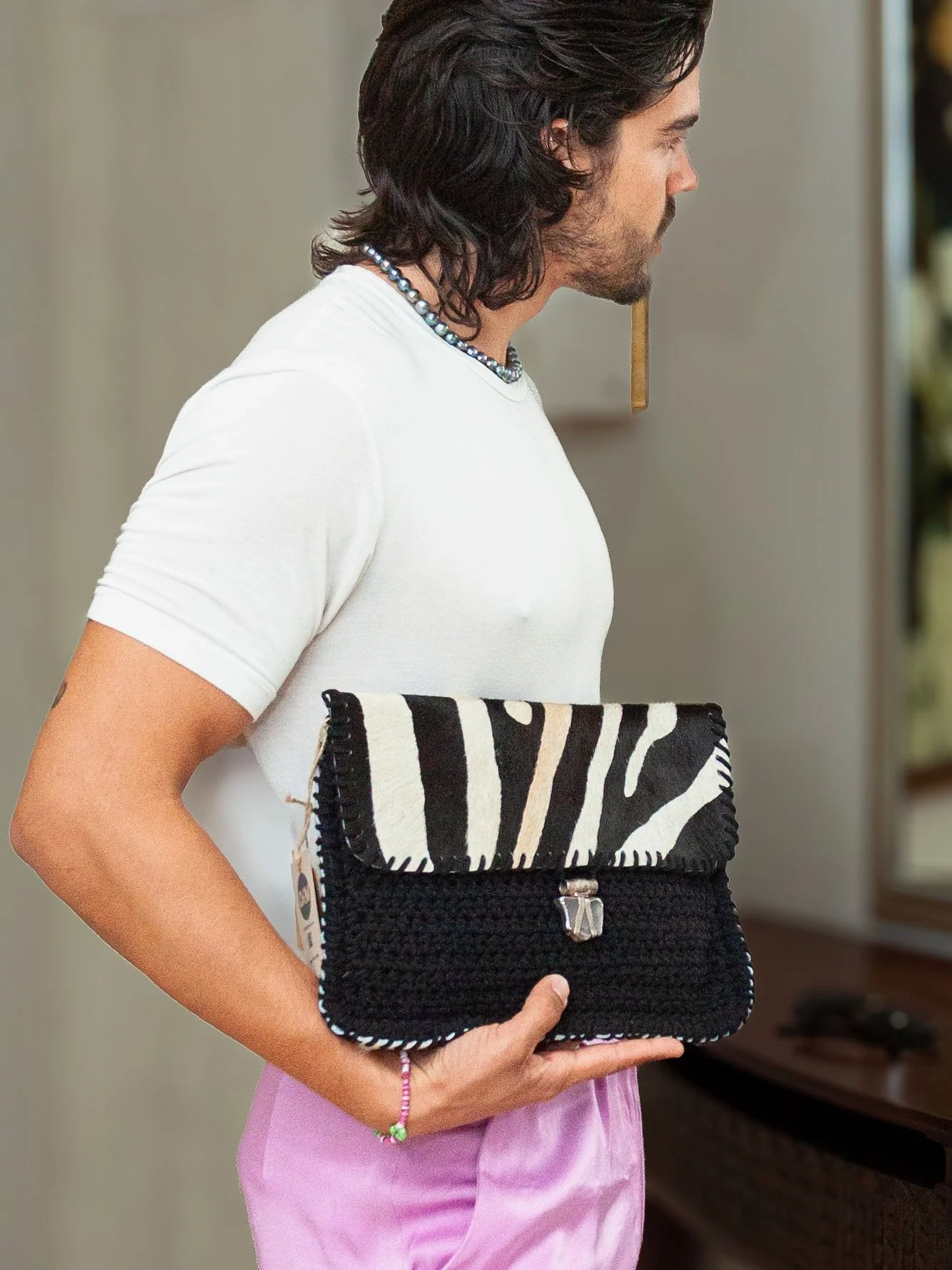 Confidence looks good on everyone&hellip;and so does this bag.

Timeless design, modern edge, made to stand out in any room.

Big thank you to our model @michelrdzmodel for bringing the vision to life.

handmade bags, small business, sister owned bra