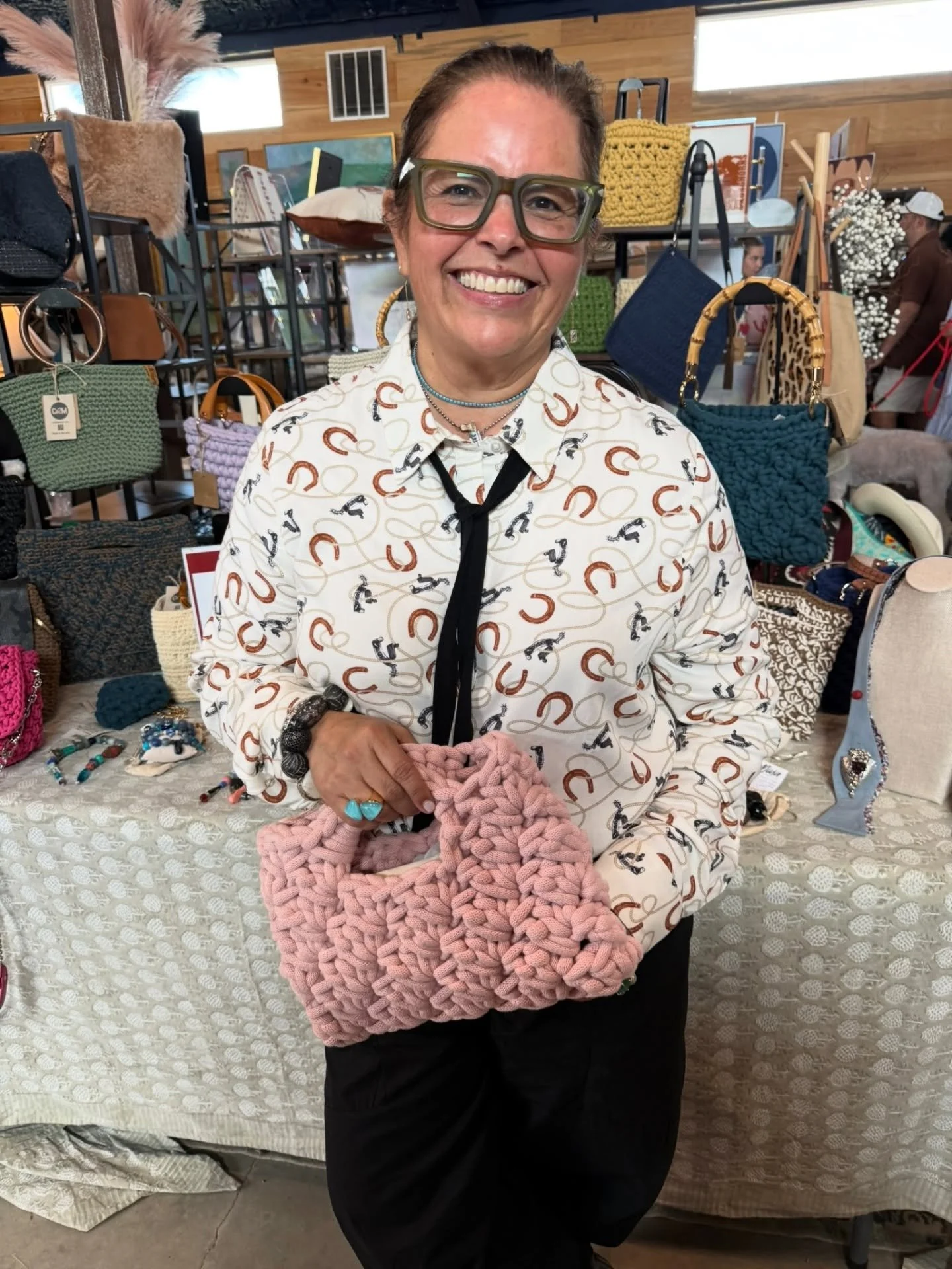 Spring called&hellip;and she&rsquo;s bringing texture 🌸

This bag is the perfect mix of cozy + statement&hellip;soft, chunky, and just bold enough to turn heads wherever you take it. From weekend markets to brunch with the girls, it&rsquo;s the piec