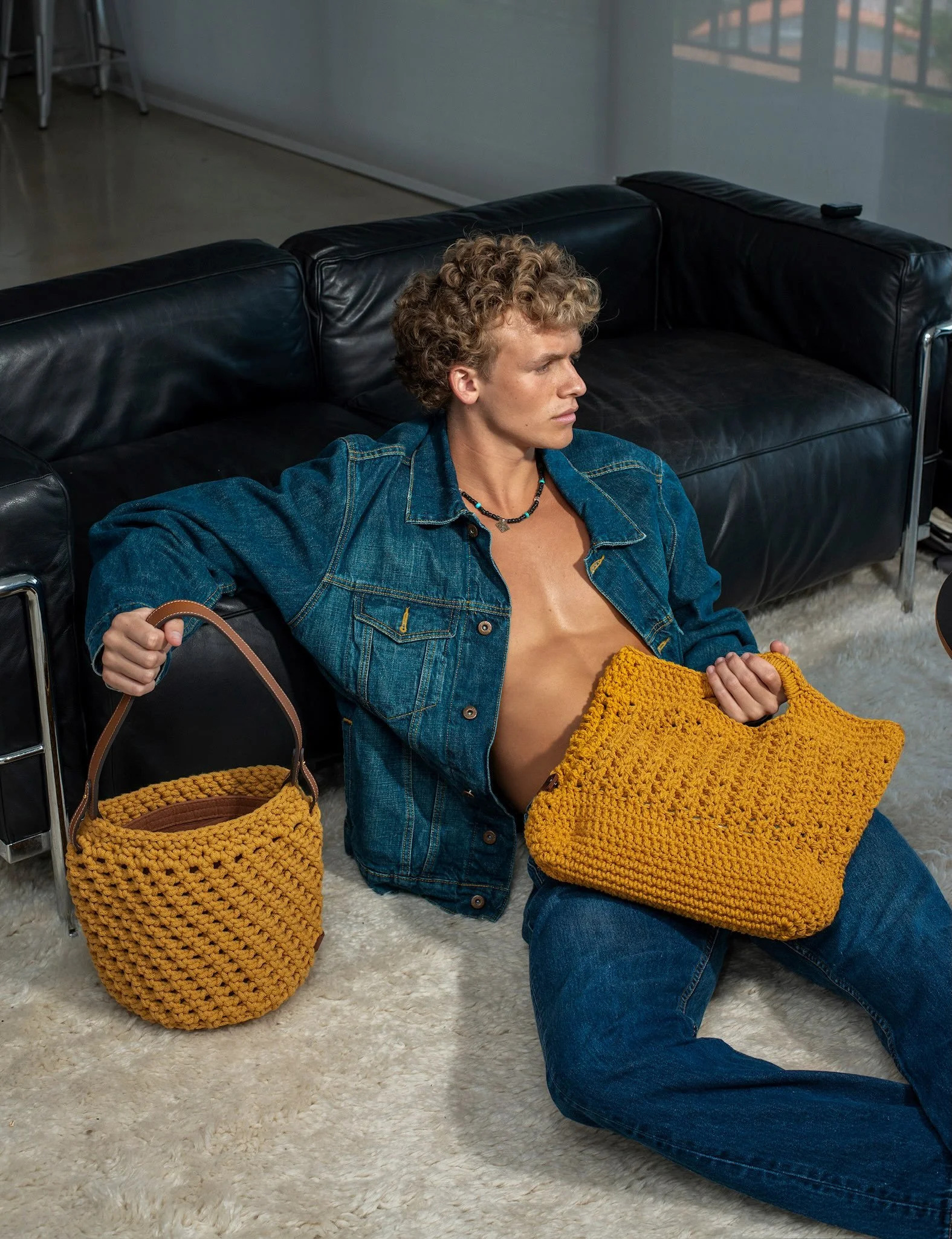 Made to stand out, styled to go everywhere. The Palmira in mustard is the perfect pop of color for your everyday look.