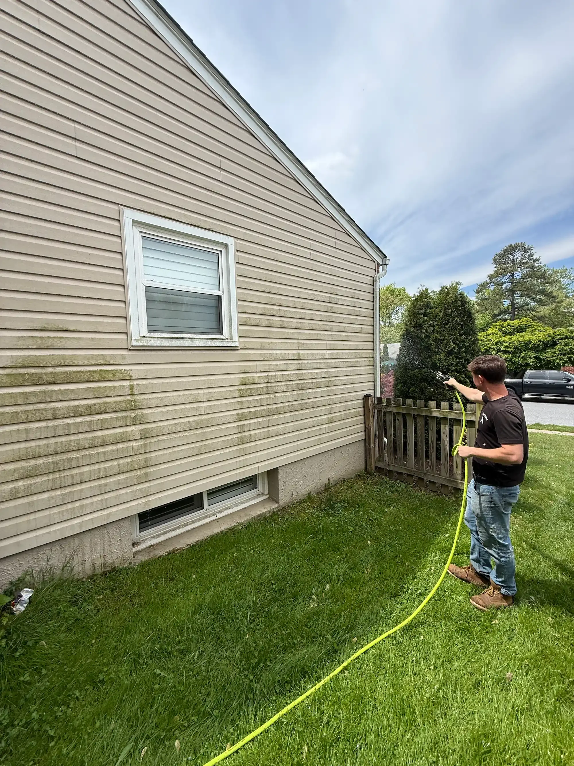 soft-washing-fairfax-siding-pane-relief.webp.webp
