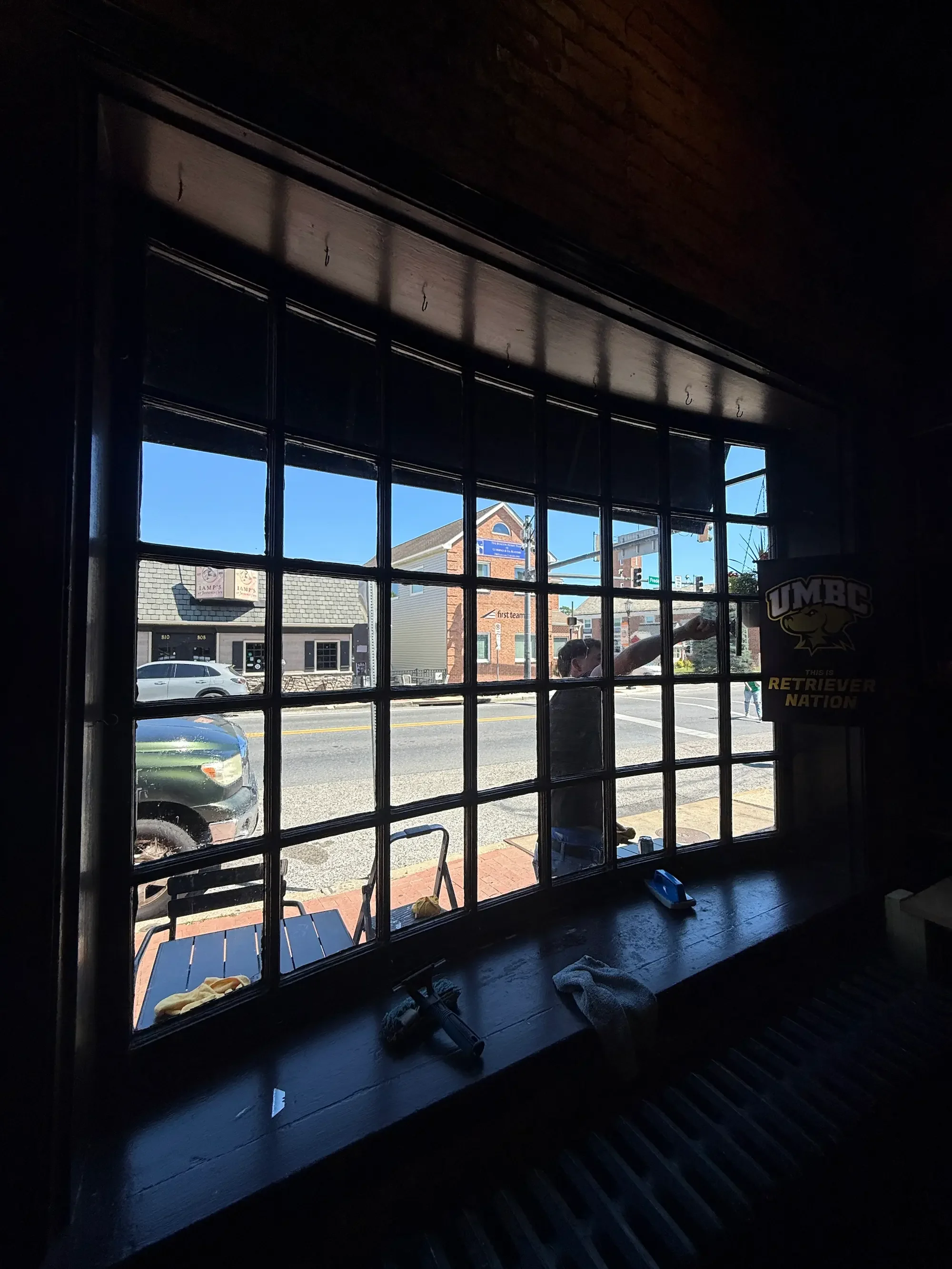 window-cleaning-catonsville-1-restaurant-pane-relief.webp.webp