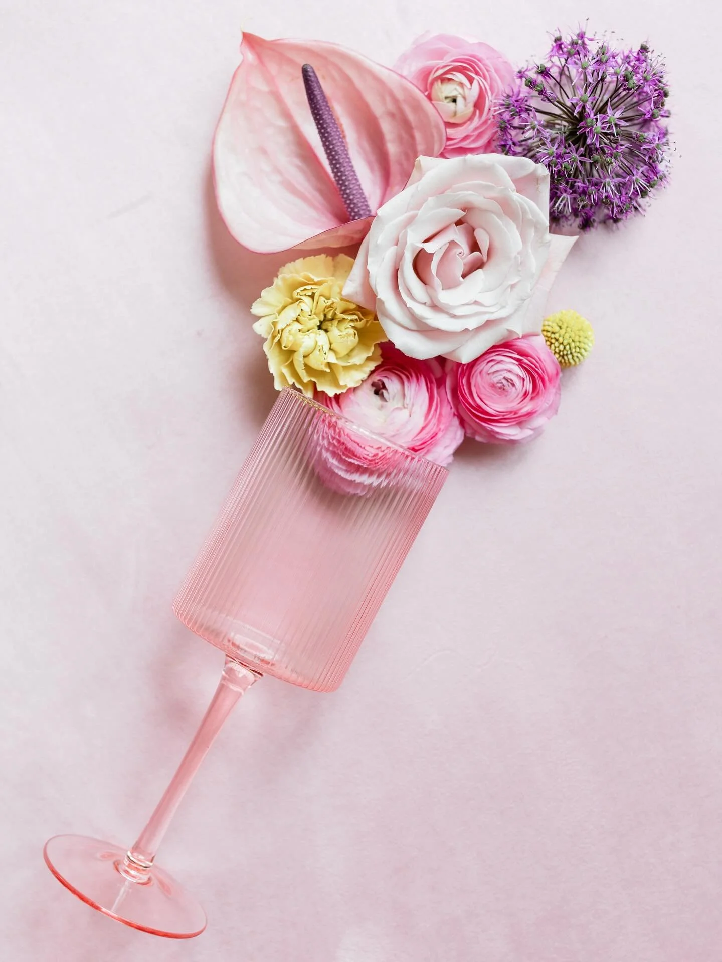 Bottles chilled, glasses ready, and every detail thoughtfully placed. It&rsquo;s not just about the drinks; it&rsquo;s about creating a moment your guests will remember. Simple, elevated, and effortlessly elegant.
Planning and Design: @coastlineweddi